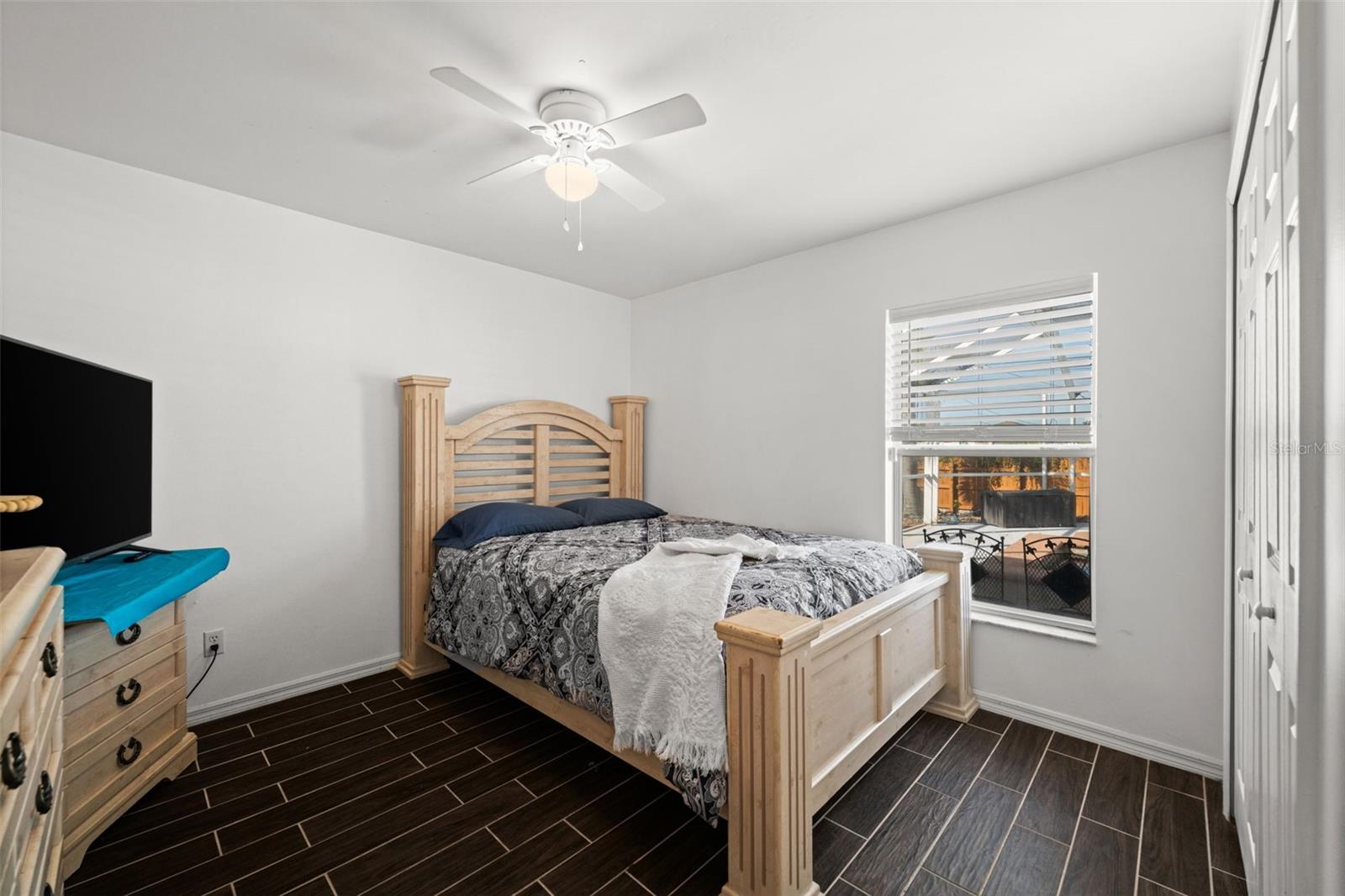 Image 19 of 37 For 121 11th Terrace