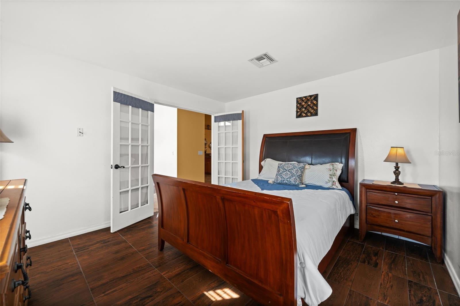 Image 22 of 37 For 121 11th Terrace