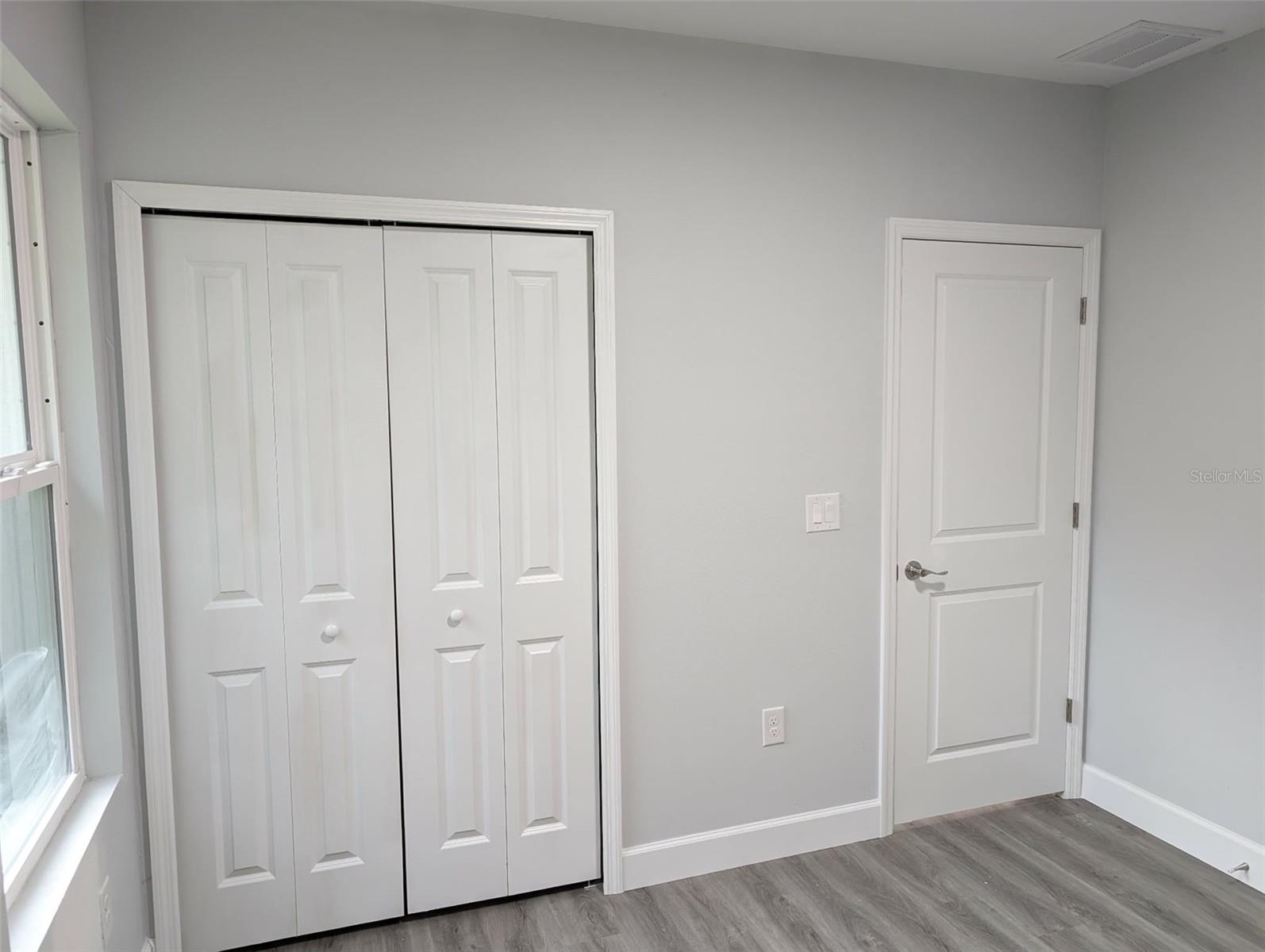 Image 11 of 17 For 17107 Belmont Avenue