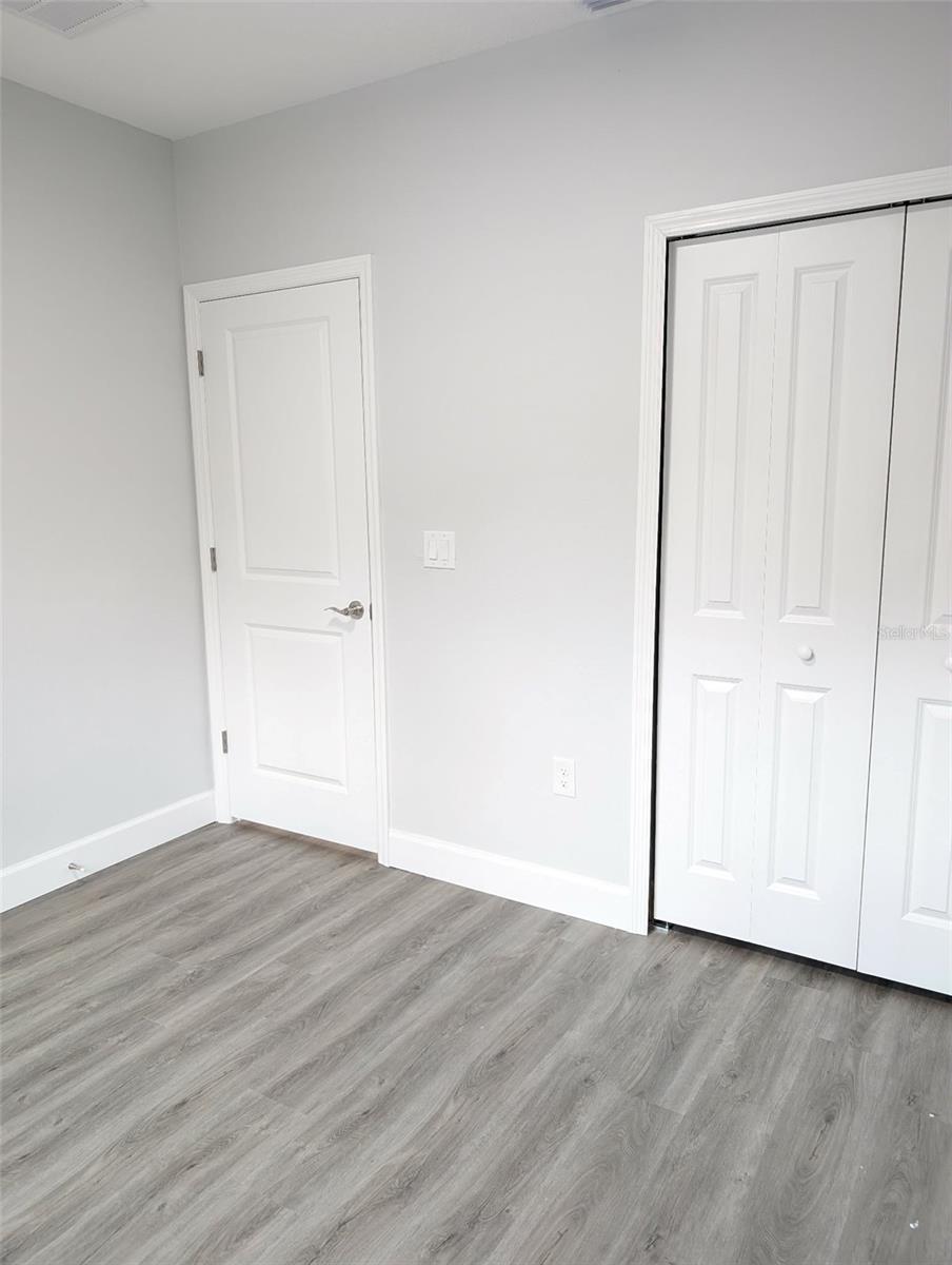 Image 13 of 17 For 17107 Belmont Avenue