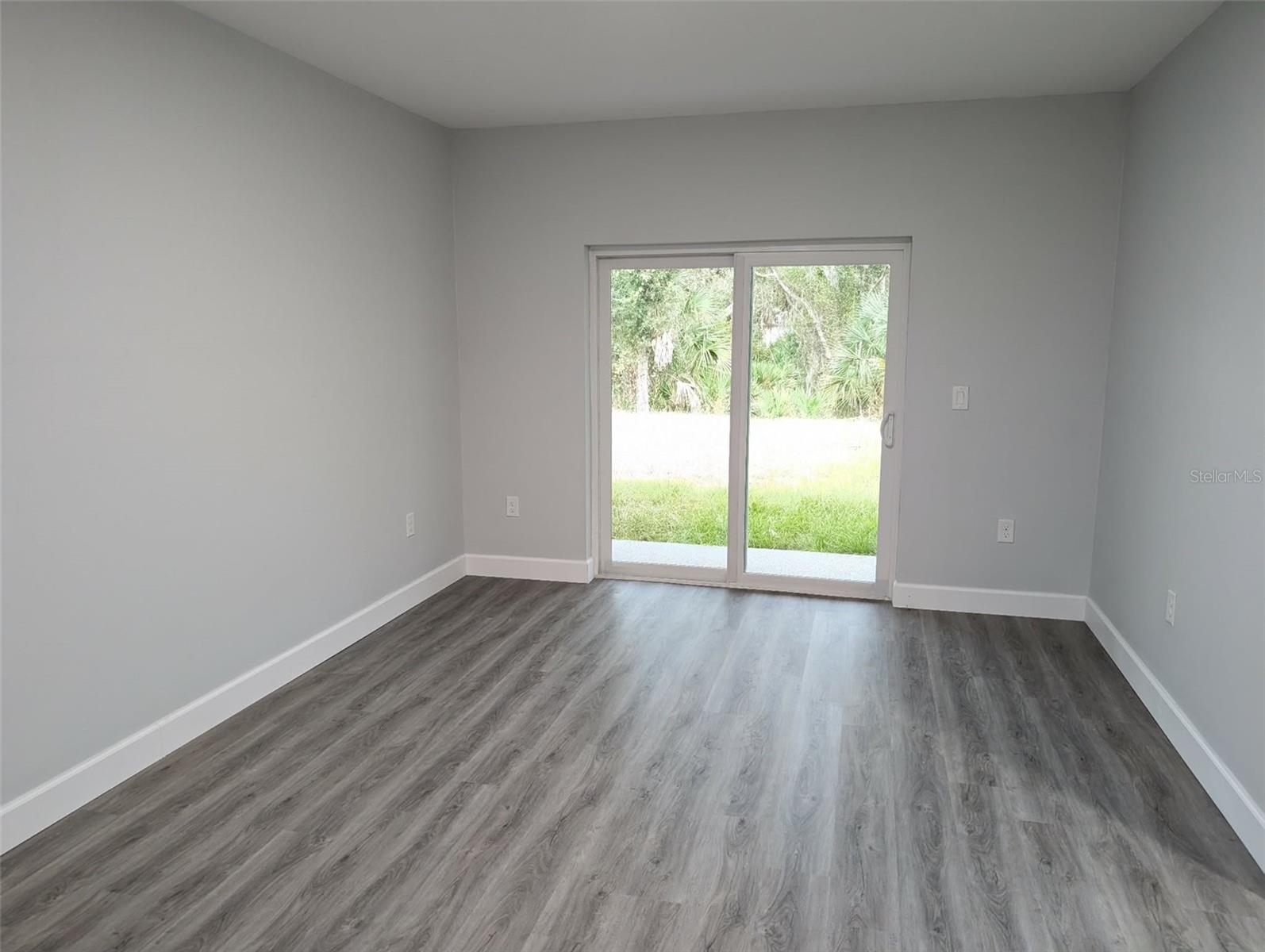 Image 4 of 17 For 17107 Belmont Avenue