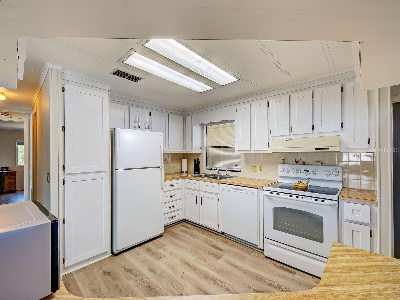 Image 15 of 23 For 2100 Kings Highway 1067