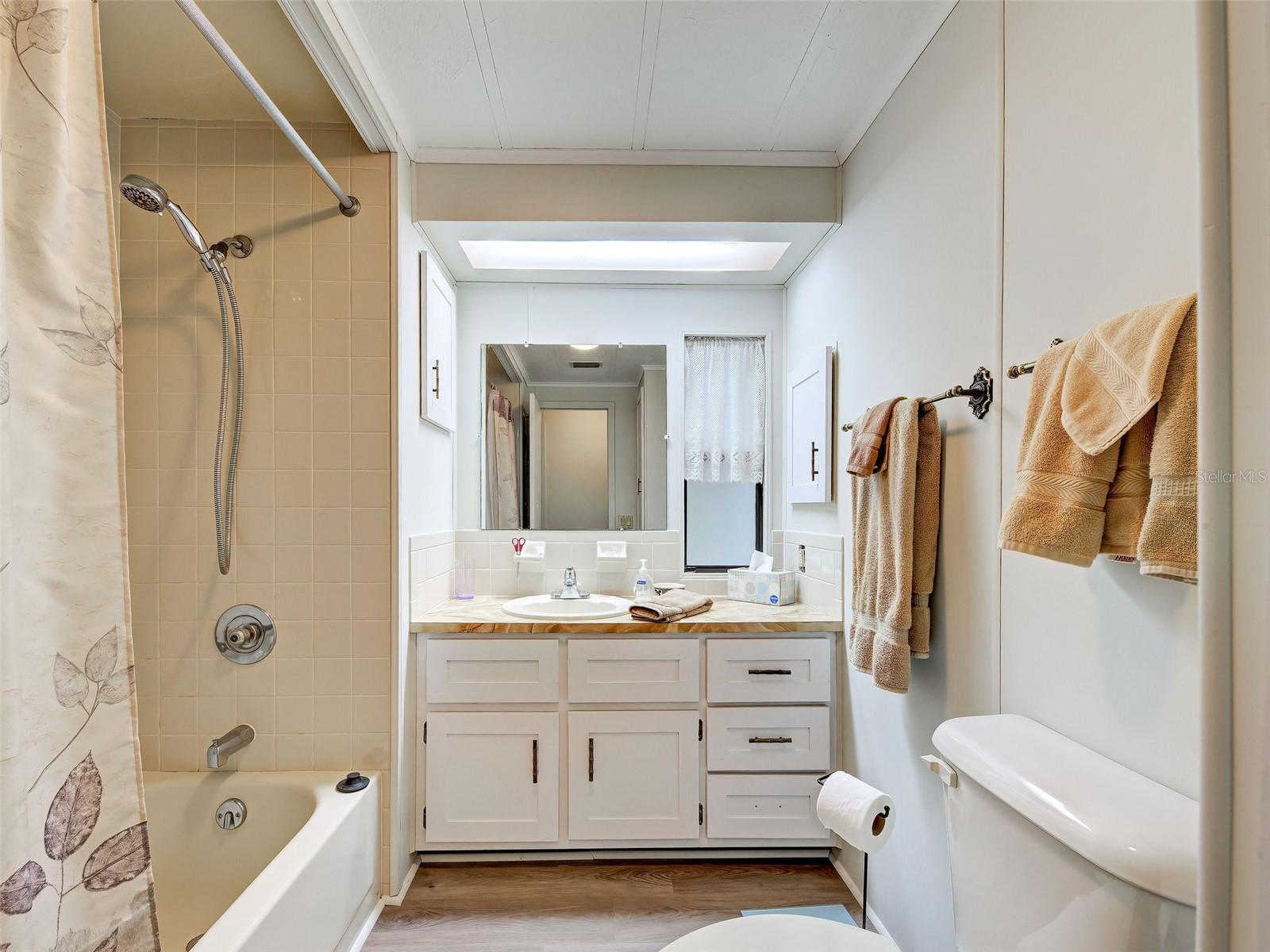 Image 21 of 23 For 2100 Kings Highway 1067