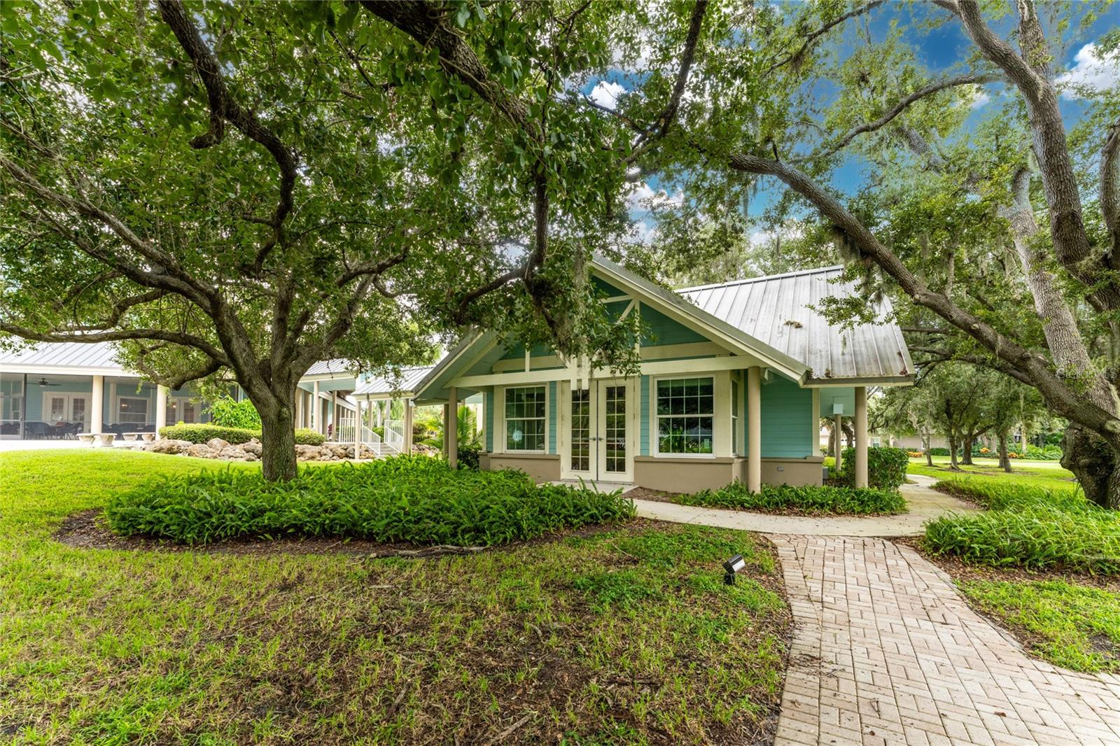 Image 26 of 52 For 19375 Water Oak Drive 303