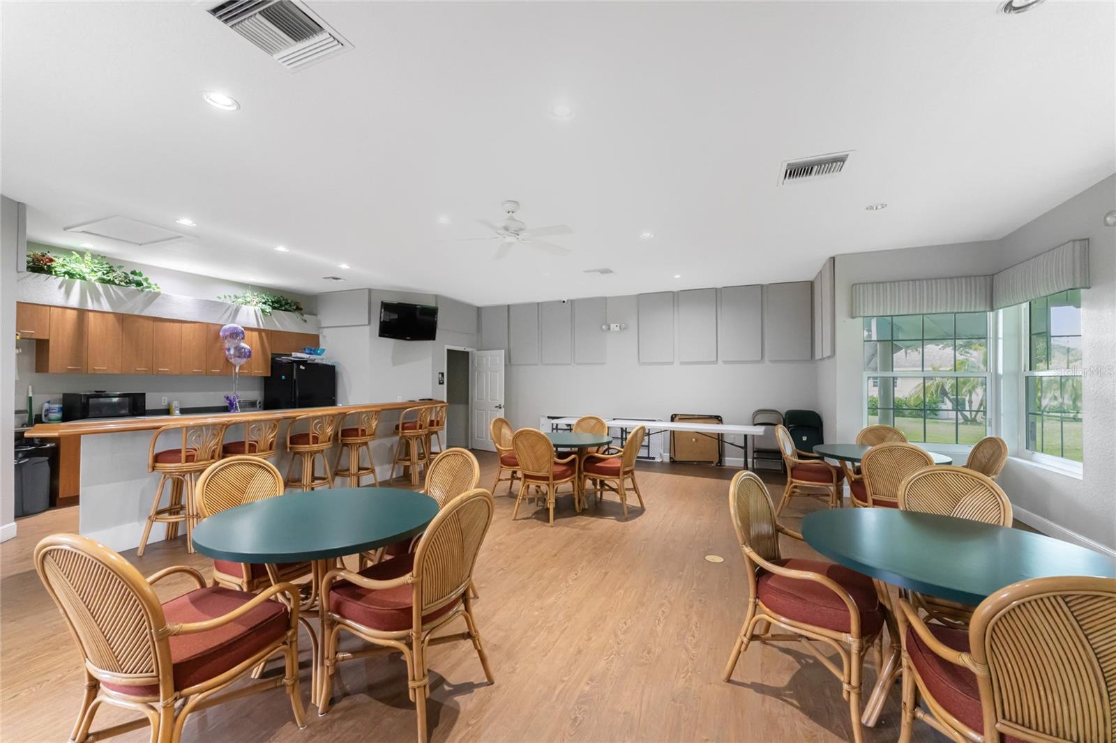 Image 36 of 52 For 19375 Water Oak Drive 303