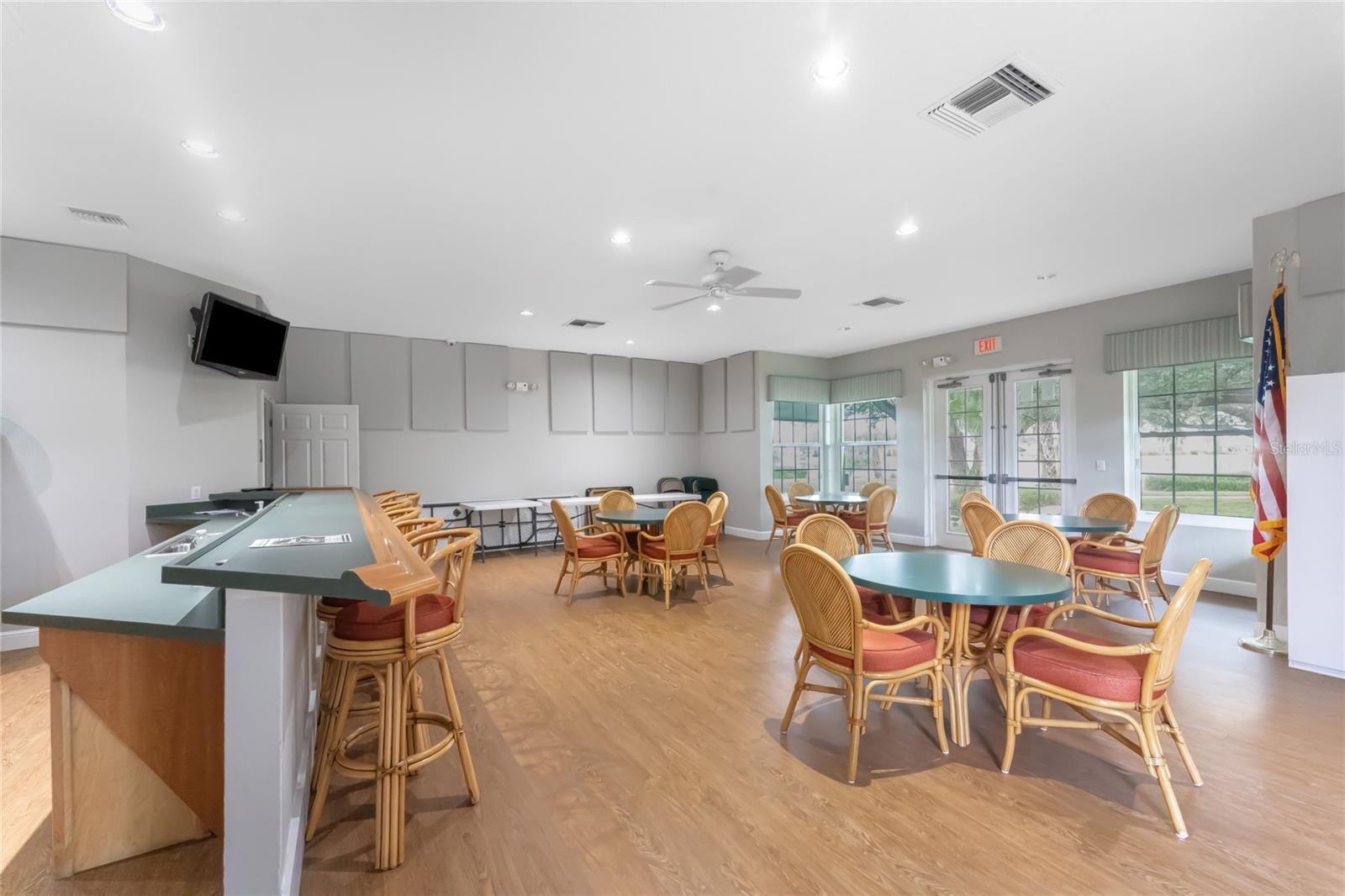 Image 37 of 52 For 19375 Water Oak Drive 303