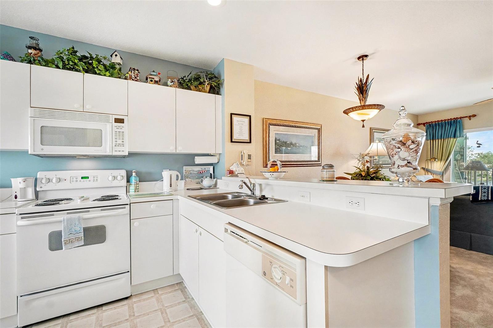 Image 4 of 52 For 19375 Water Oak Drive 303