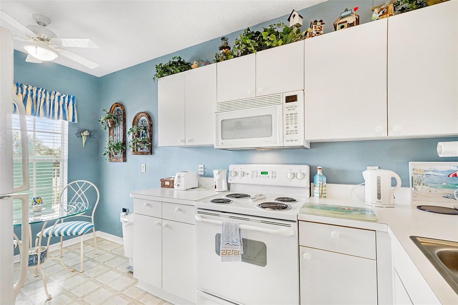 Image 5 of 52 For 19375 Water Oak Drive 303