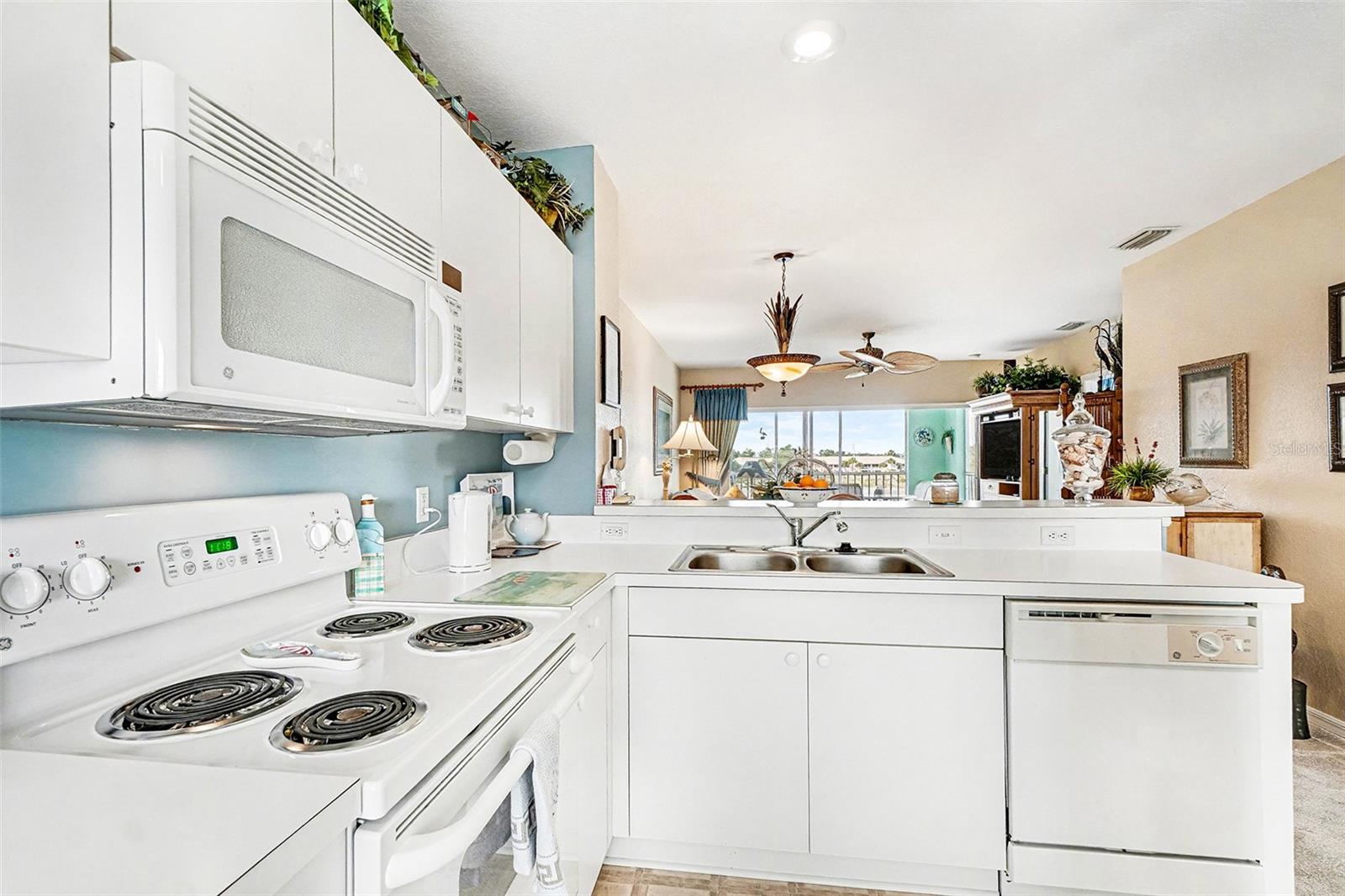 Image 7 of 52 For 19375 Water Oak Drive 303