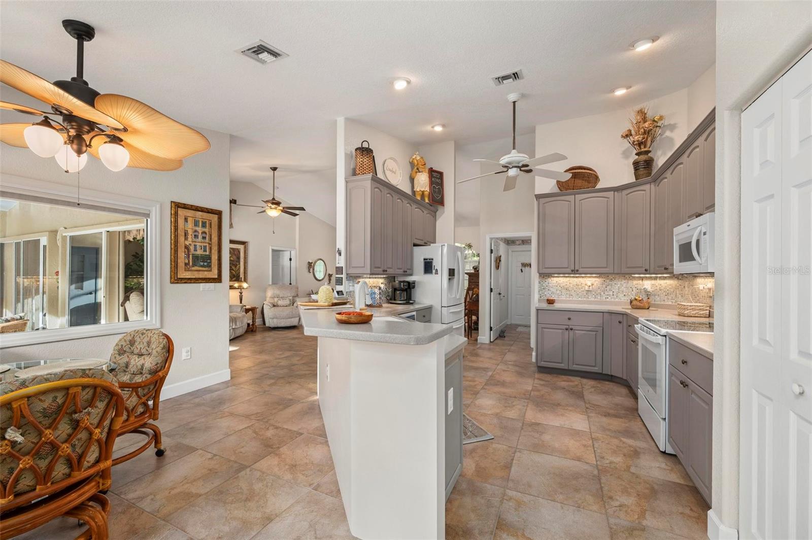 Image 12 of 96 For 407 Orlando Boulevard