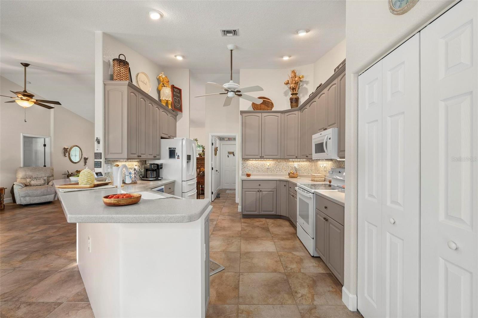 Image 16 of 96 For 407 Orlando Boulevard