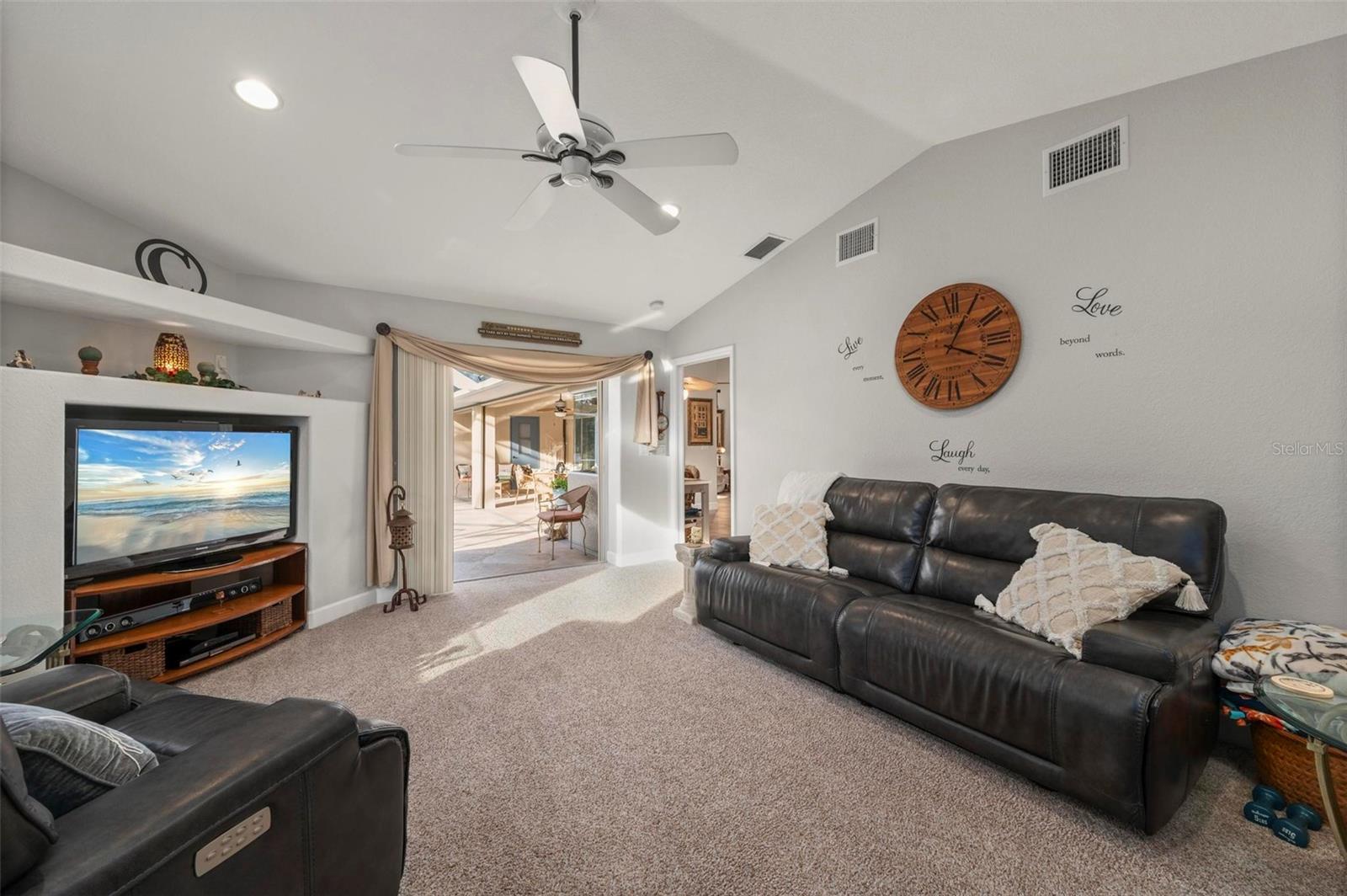 Image 21 of 96 For 407 Orlando Boulevard