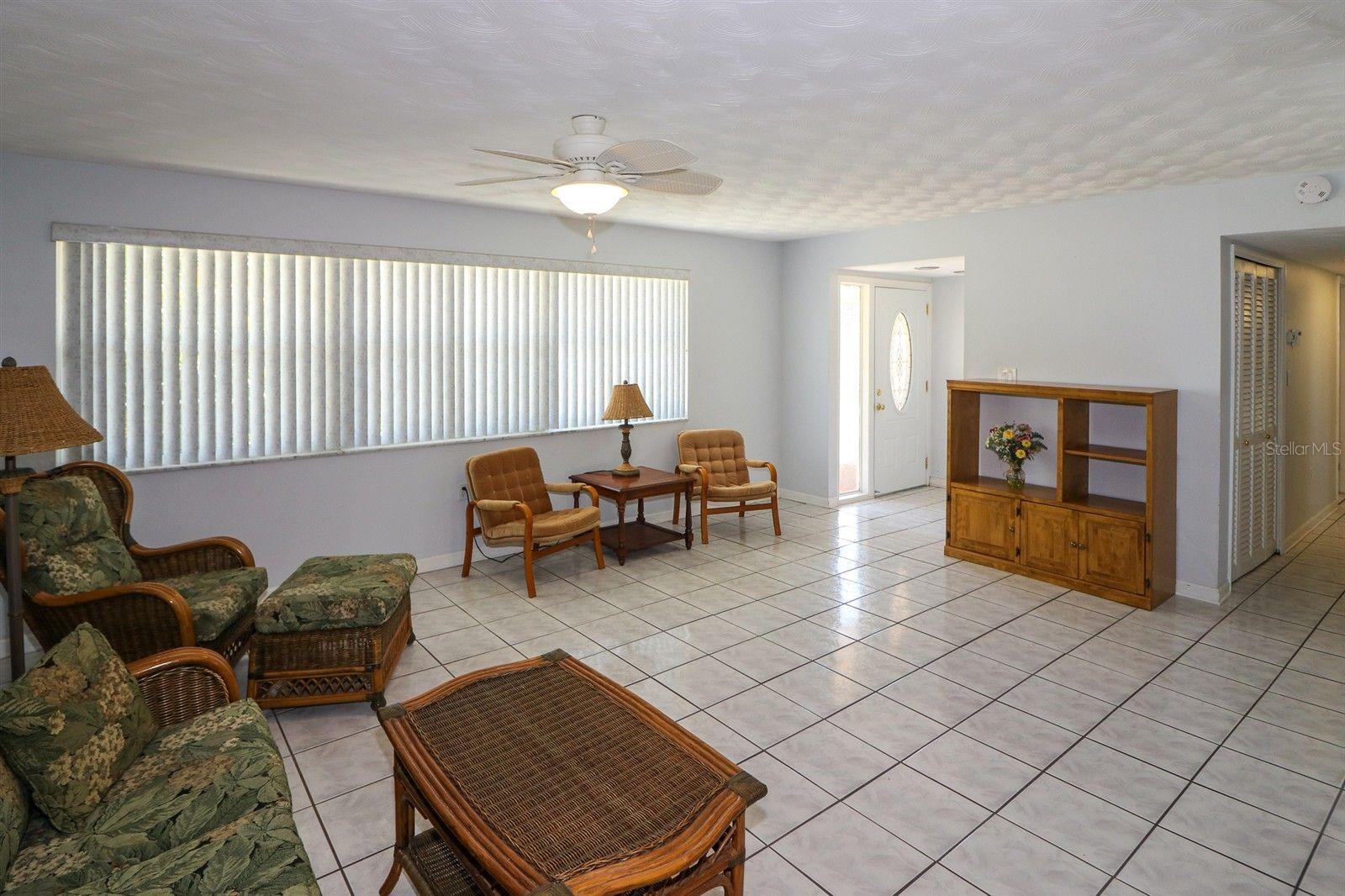 Image 3 of 36 For 22191 New Rochelle Avenue