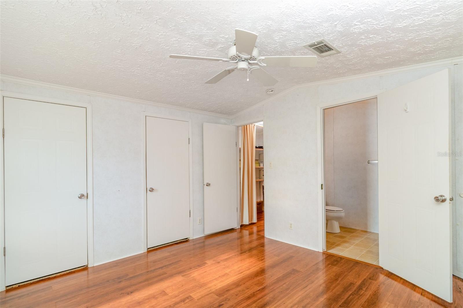 Image 11 of 43 For 10 Holland Drive