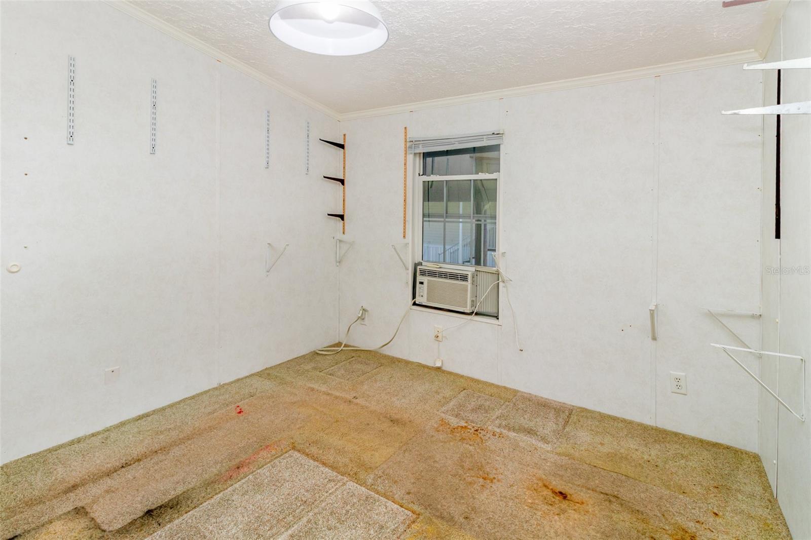 Image 14 of 43 For 10 Holland Drive