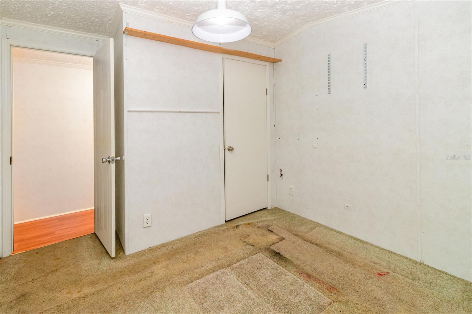 Image 15 of 43 For 10 Holland Drive