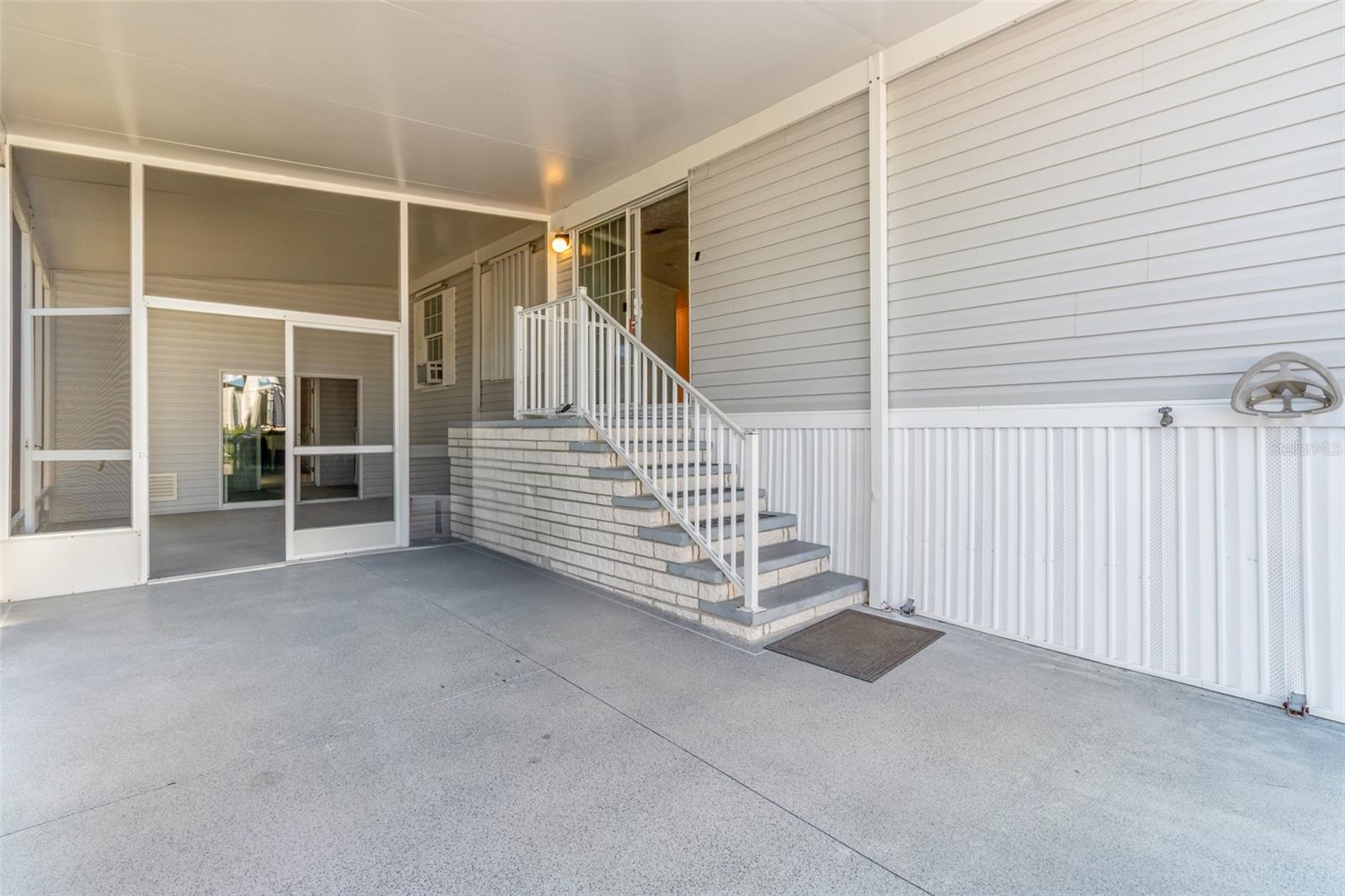 Image 19 of 43 For 10 Holland Drive