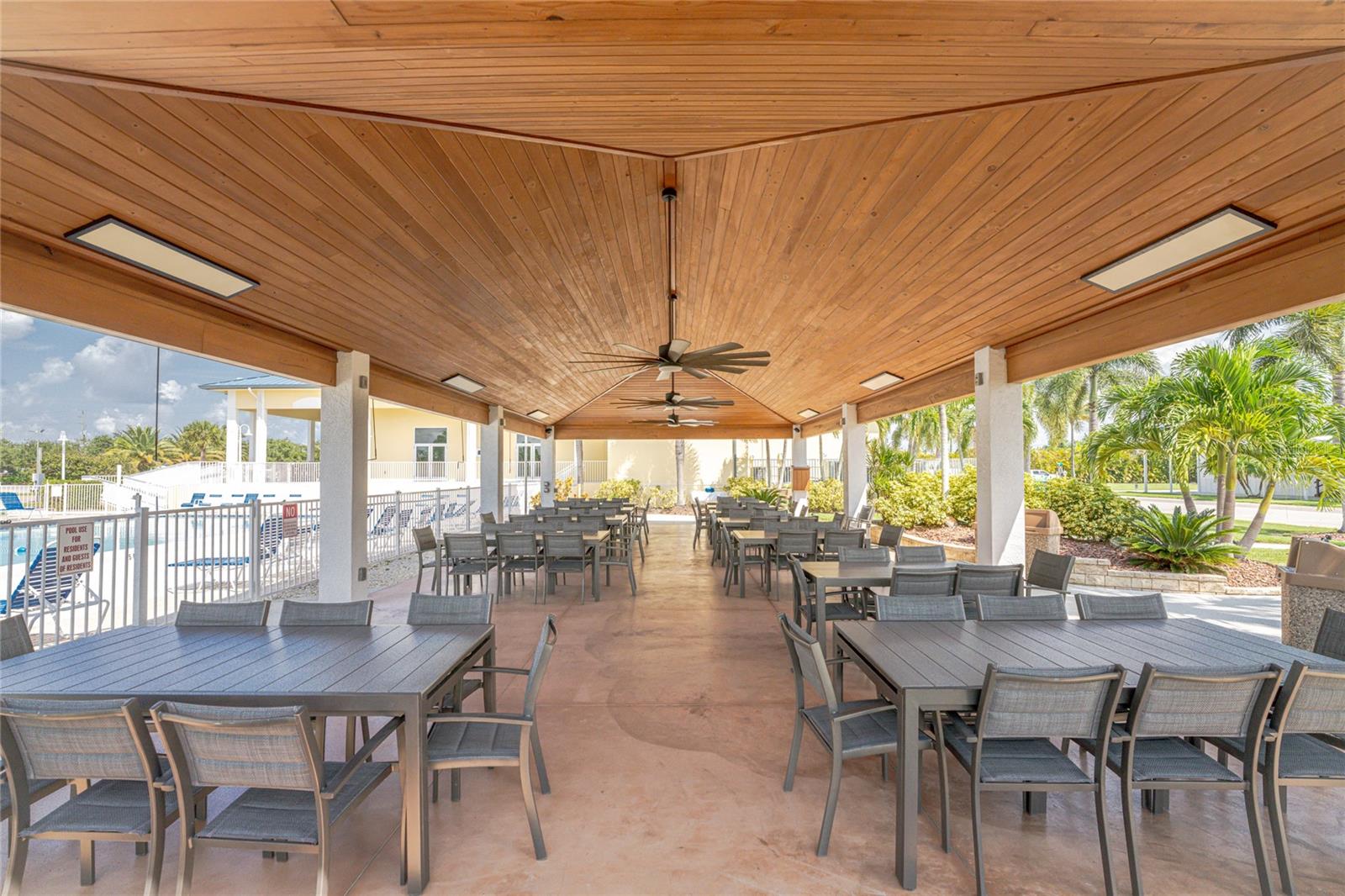 Image 31 of 43 For 10 Holland Drive