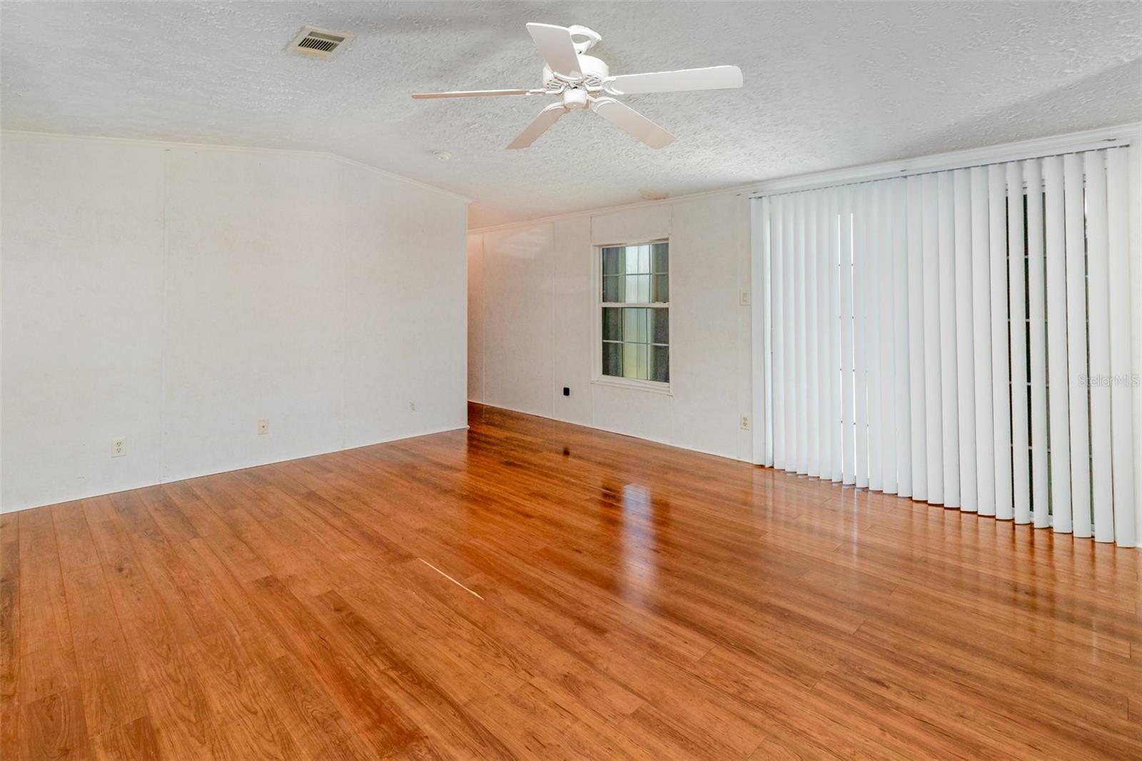 Image 4 of 43 For 10 Holland Drive