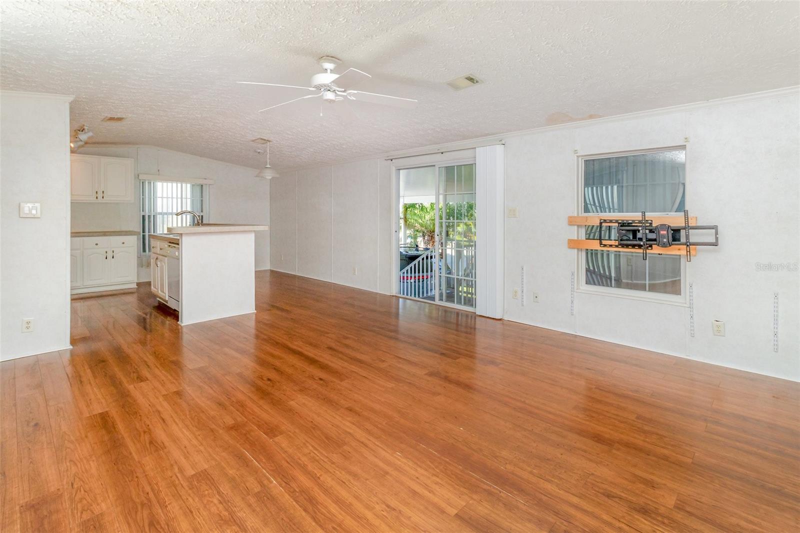 Image 5 of 43 For 10 Holland Drive