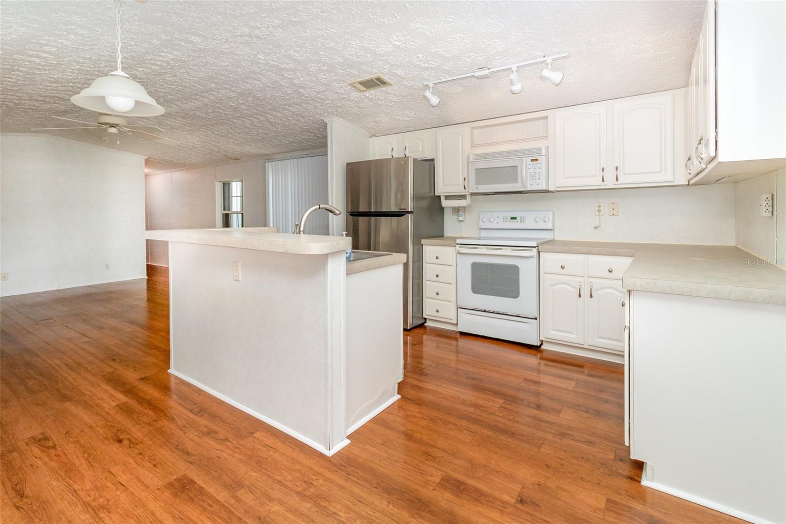 Image 8 of 43 For 10 Holland Drive