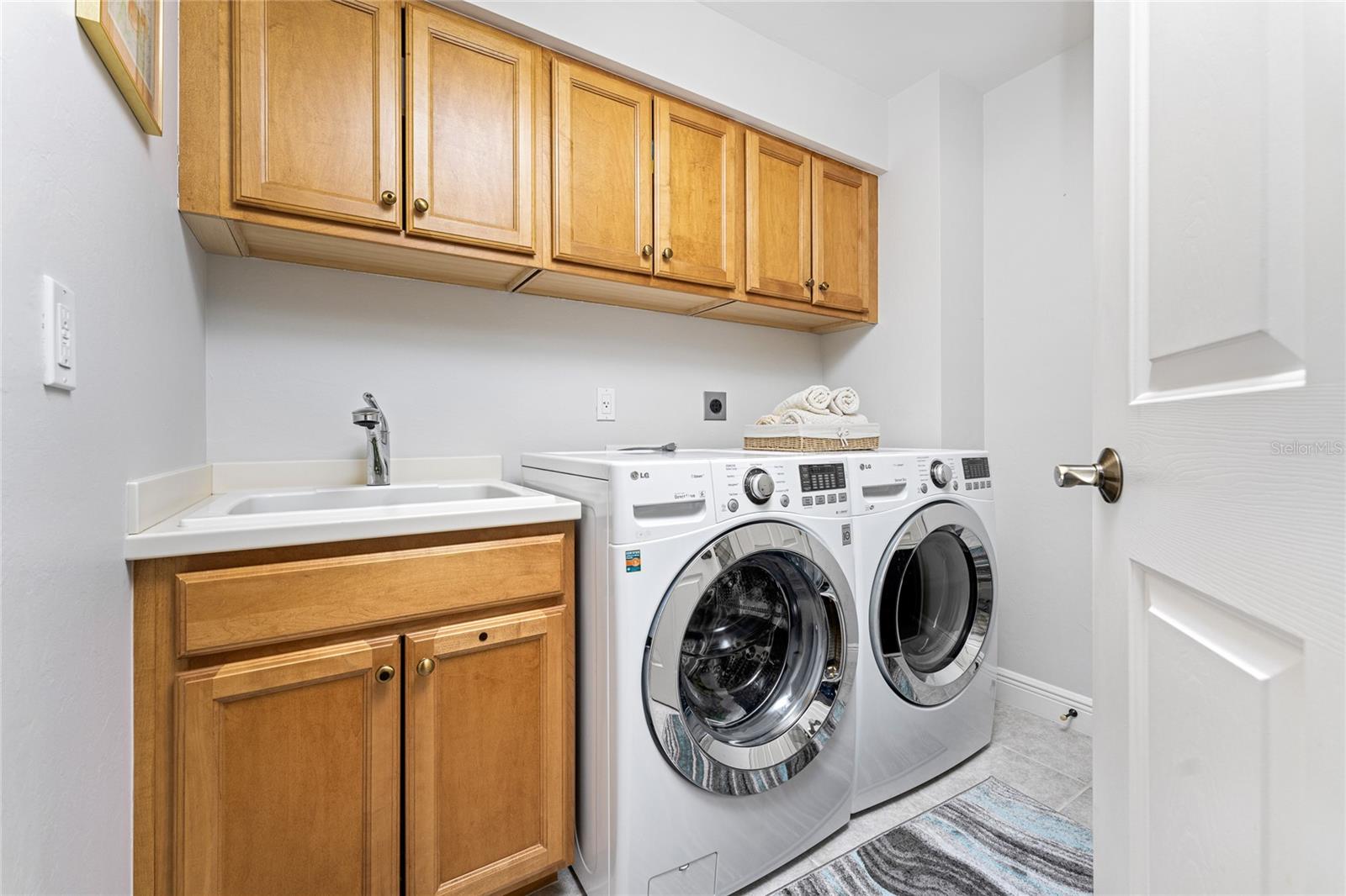 Image 38 of 61 For 3329 Sunset Key Cir 301