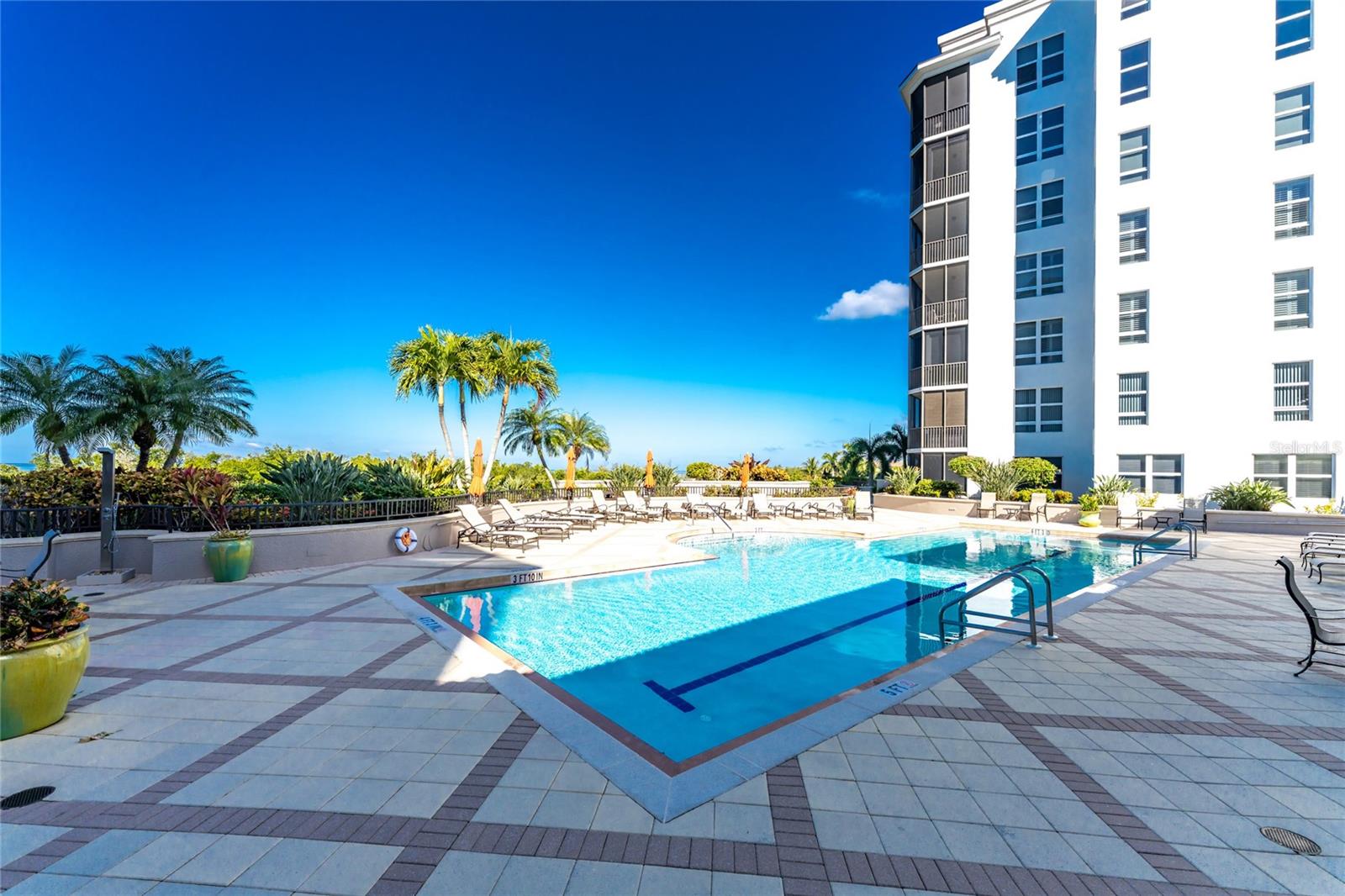 Image 43 of 61 For 3329 Sunset Key Cir 301