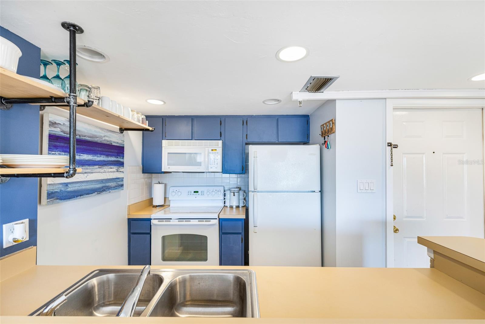 Image 11 of 26 For 3160 Matecumbe Key Road 221