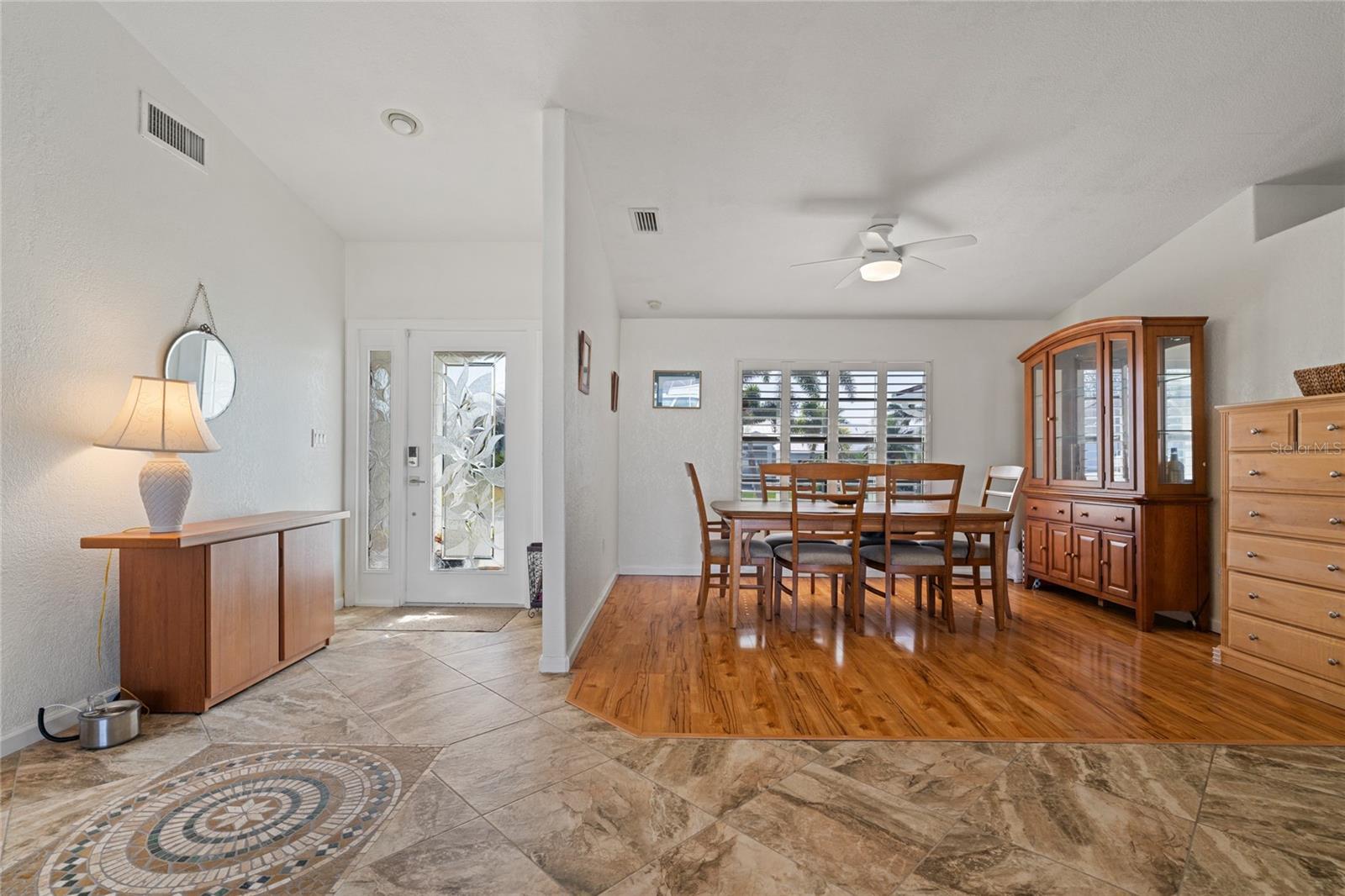 Image 22 of 84 For 136 Creek Drive Se