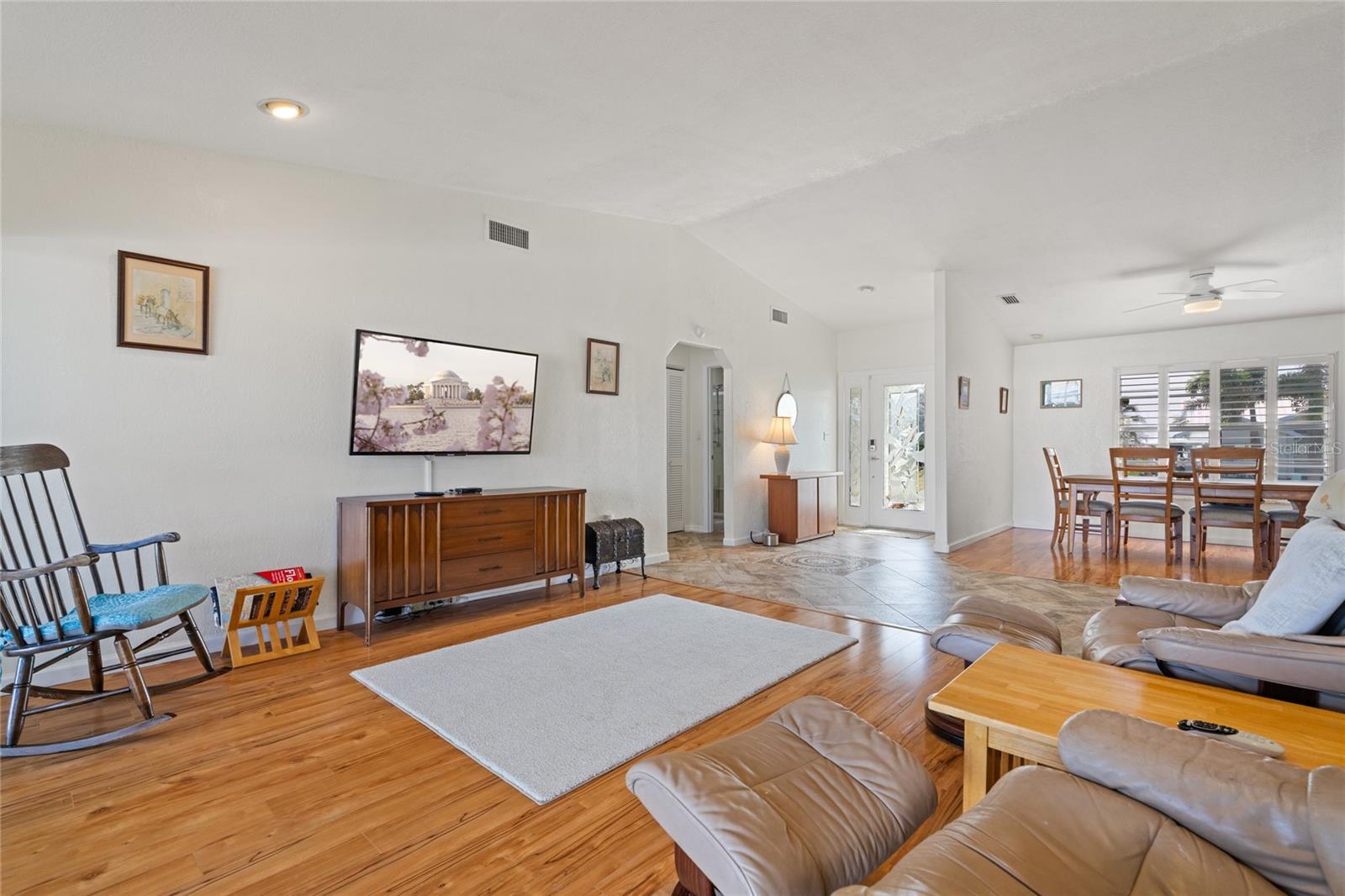 Image 24 of 84 For 136 Creek Drive Se