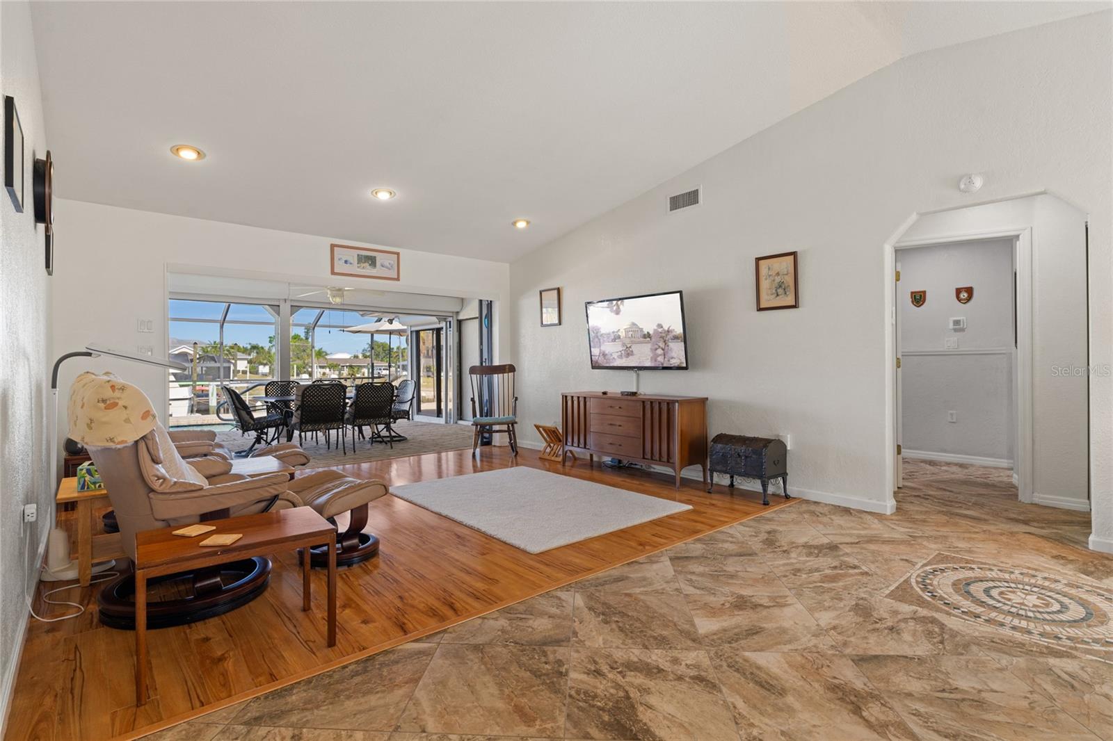 Image 3 of 84 For 136 Creek Drive Se