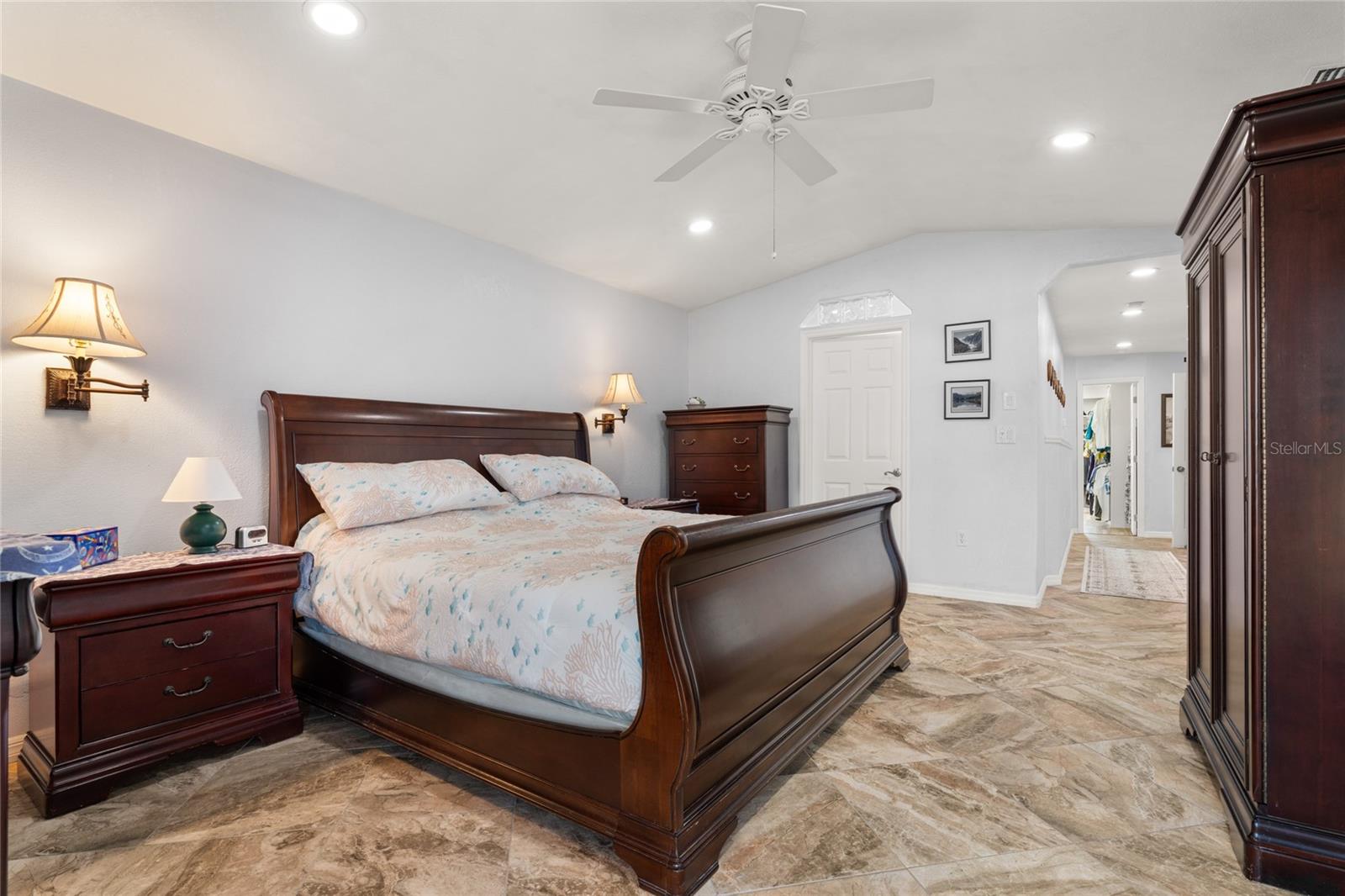 Image 36 of 84 For 136 Creek Drive Se