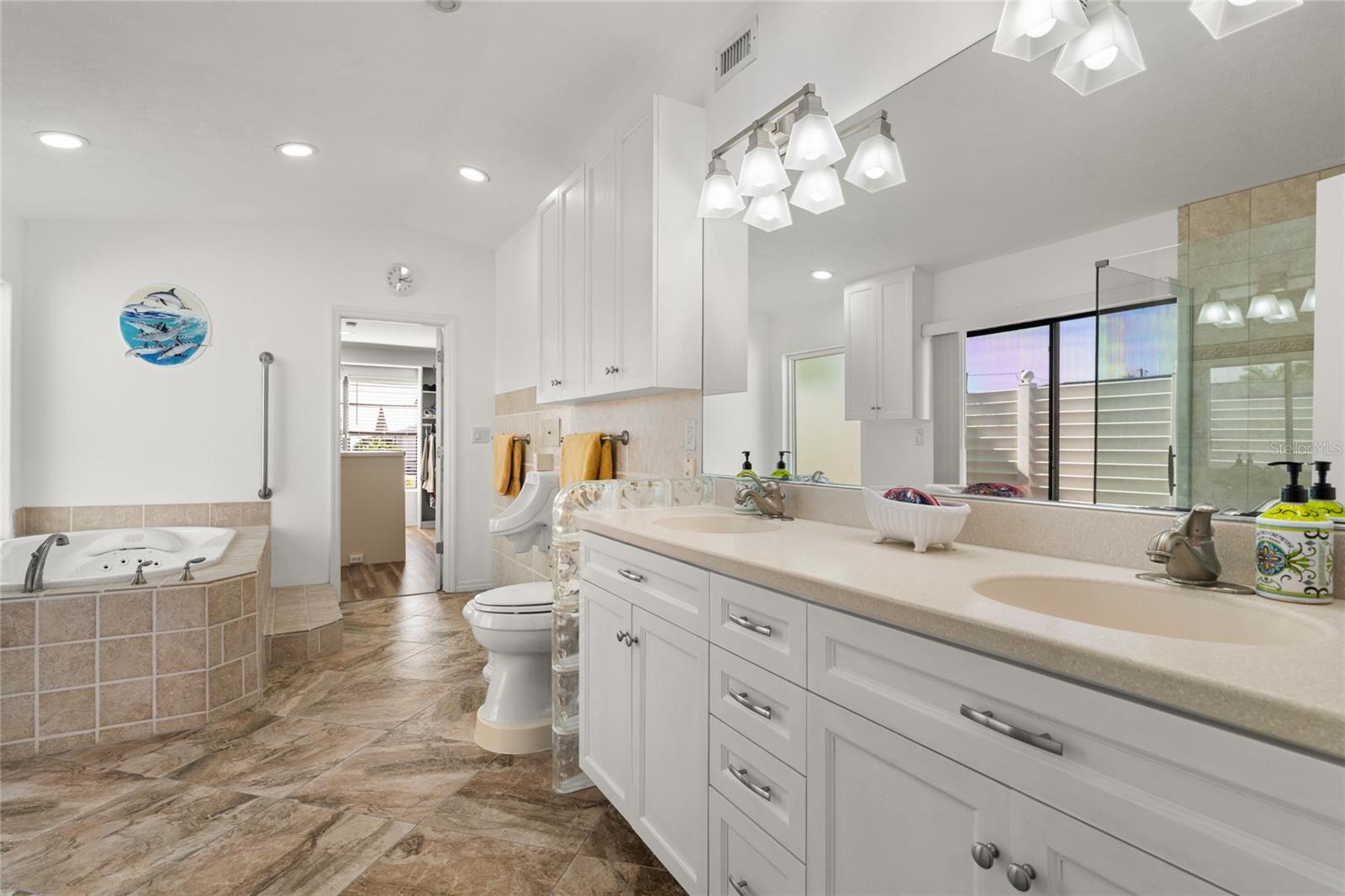 Image 38 of 84 For 136 Creek Drive Se