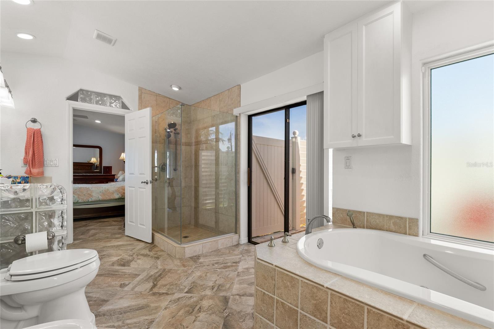 Image 39 of 84 For 136 Creek Drive Se