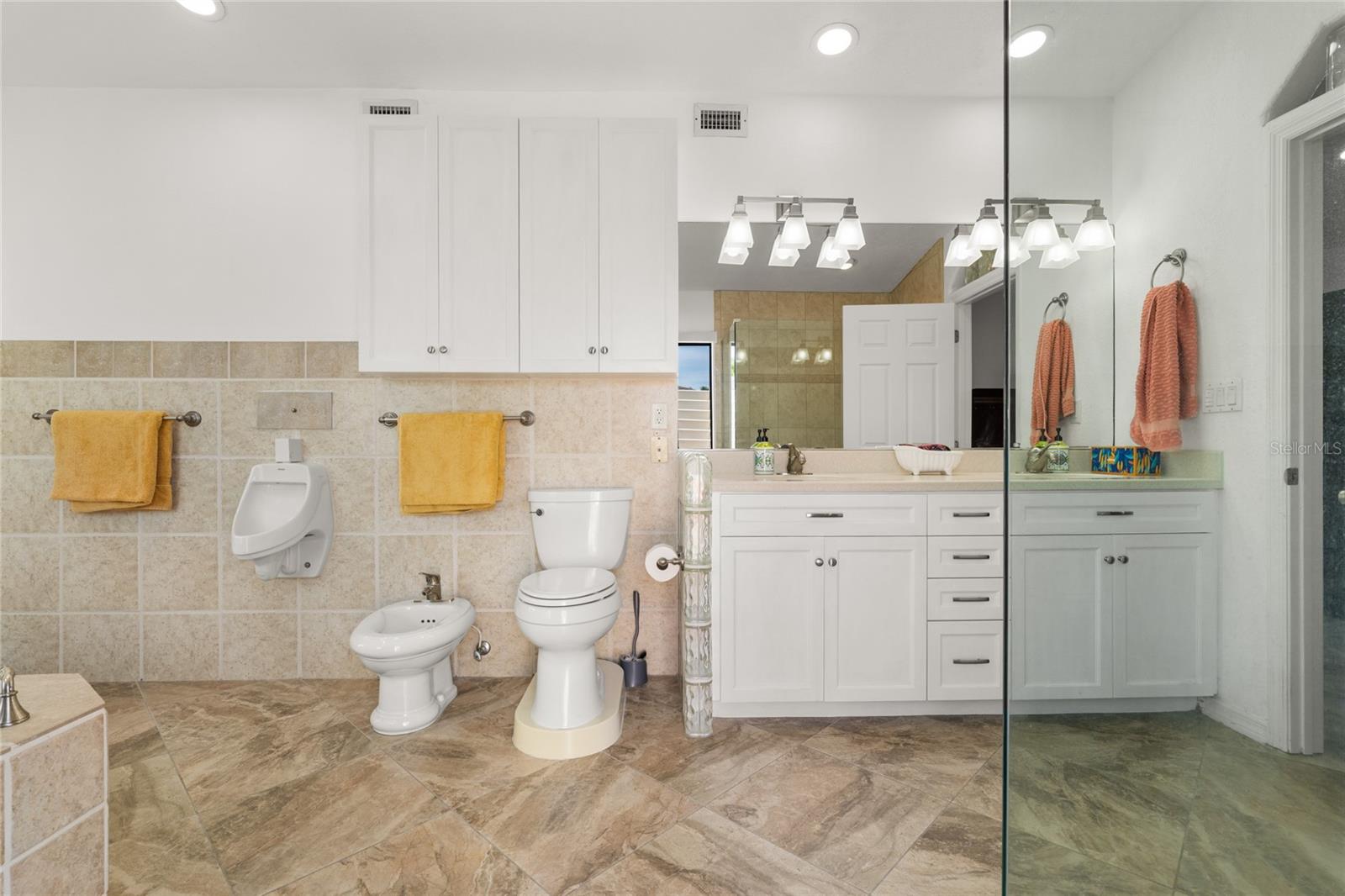 Image 41 of 84 For 136 Creek Drive Se