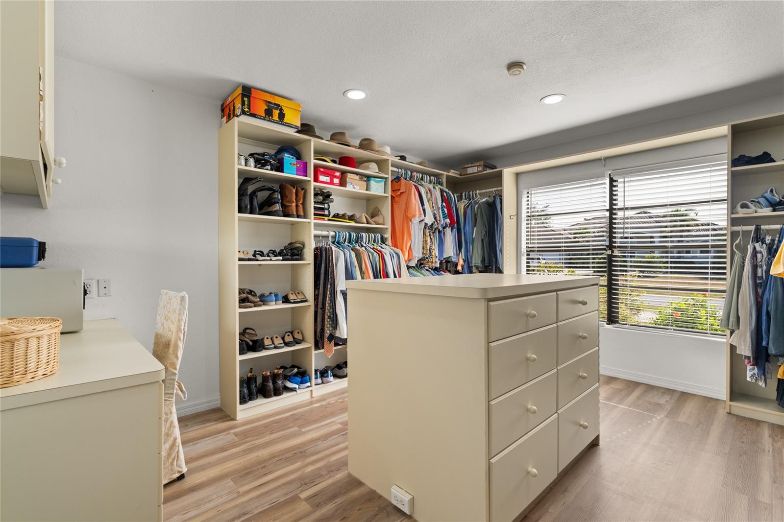 Image 43 of 84 For 136 Creek Drive Se