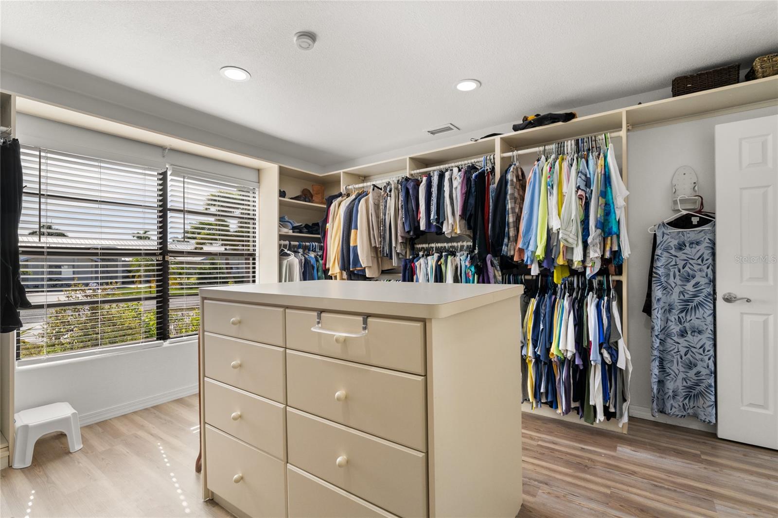 Image 44 of 84 For 136 Creek Drive Se