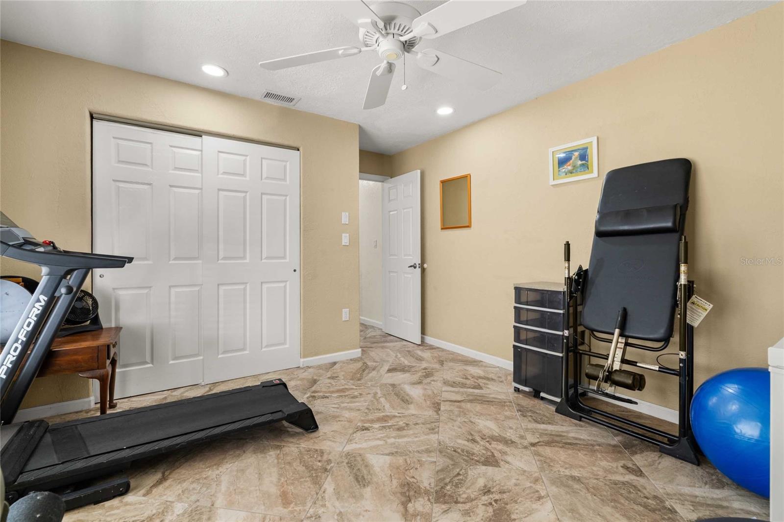 Image 58 of 84 For 136 Creek Drive Se