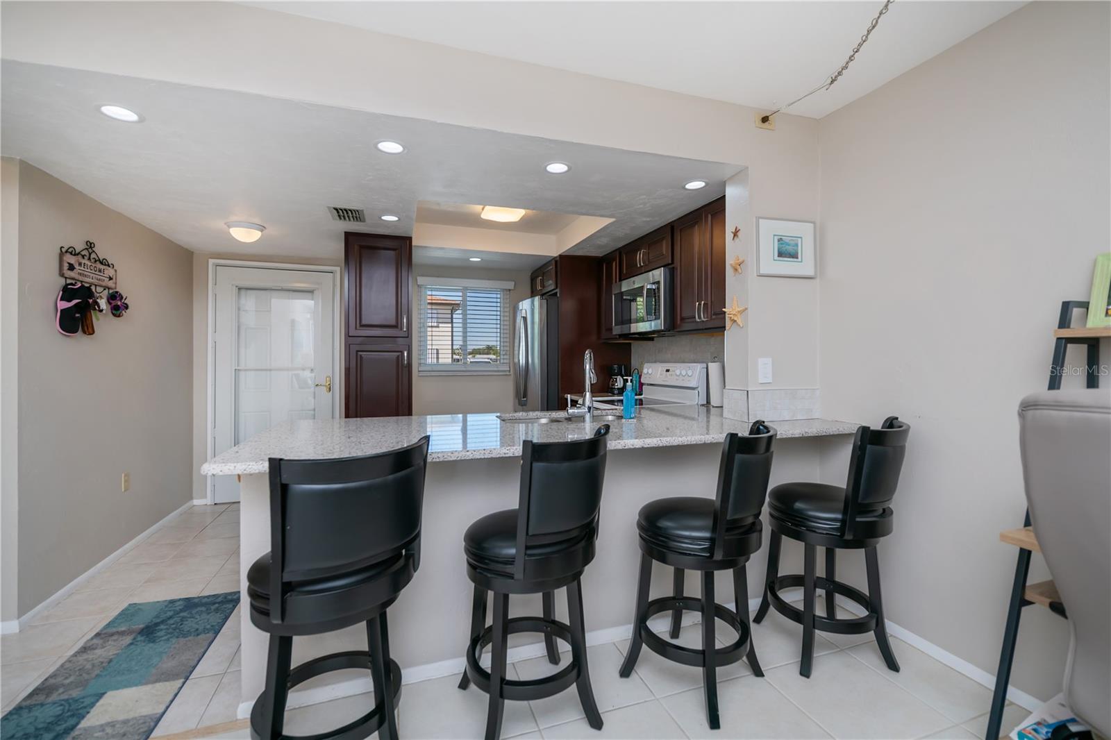Listing photo id 10 for 25275 Rampart Boulevard 1802