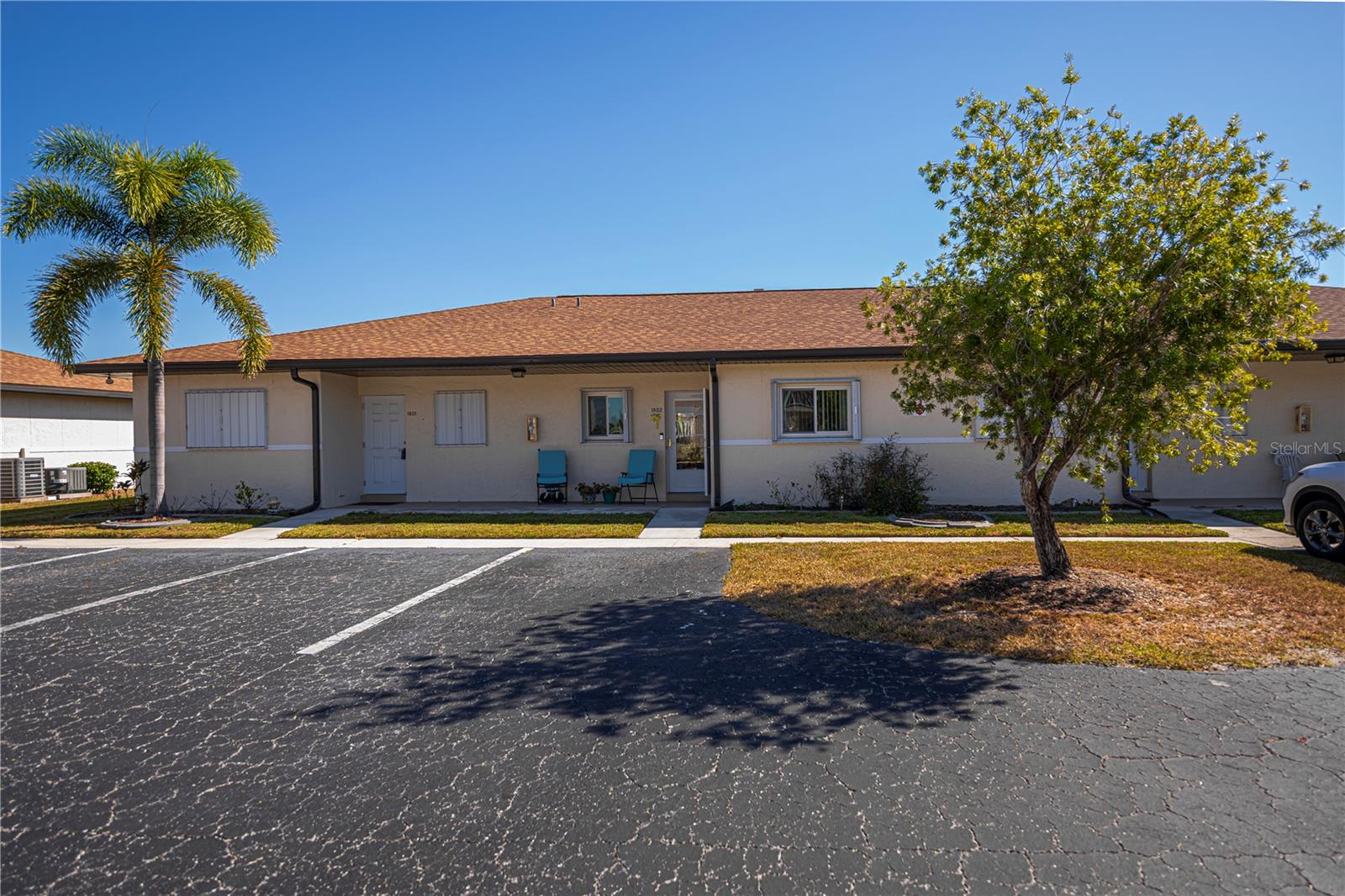Listing photo id 4 for 25275 Rampart Boulevard 1802
