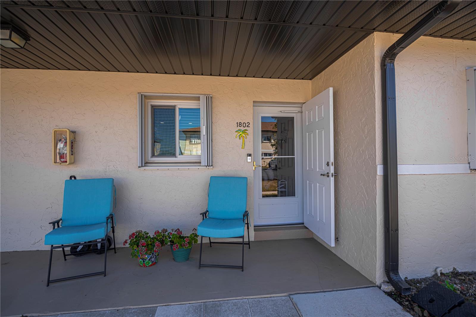 Listing photo id 5 for 25275 Rampart Boulevard 1802