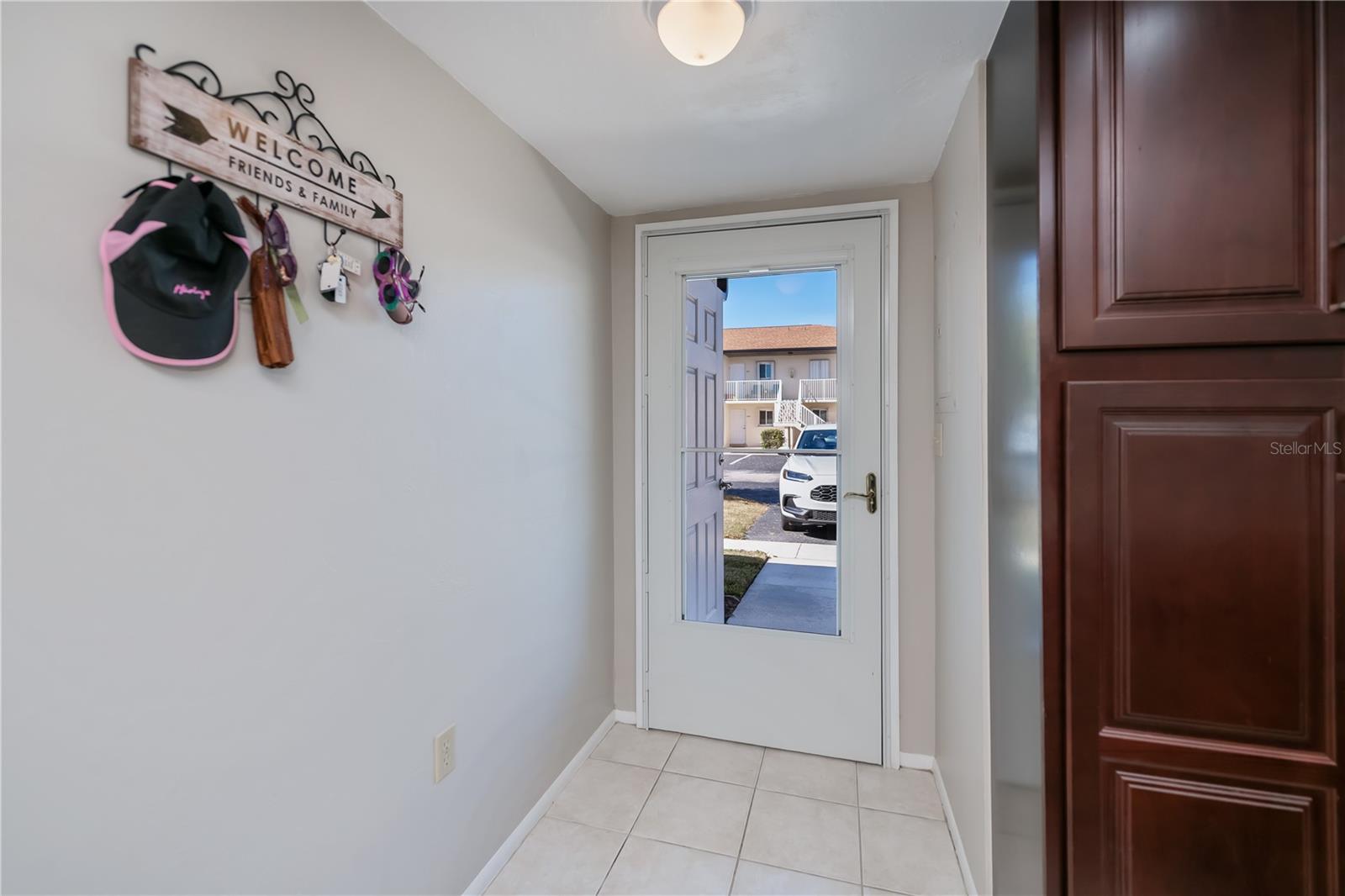Listing photo id 7 for 25275 Rampart Boulevard 1802