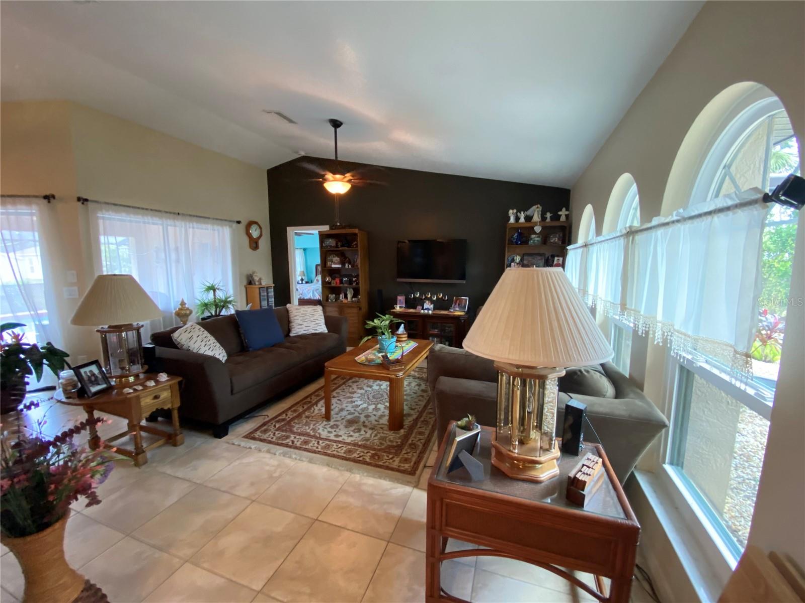 Image 11 of 30 For 18331 Yale Avenue