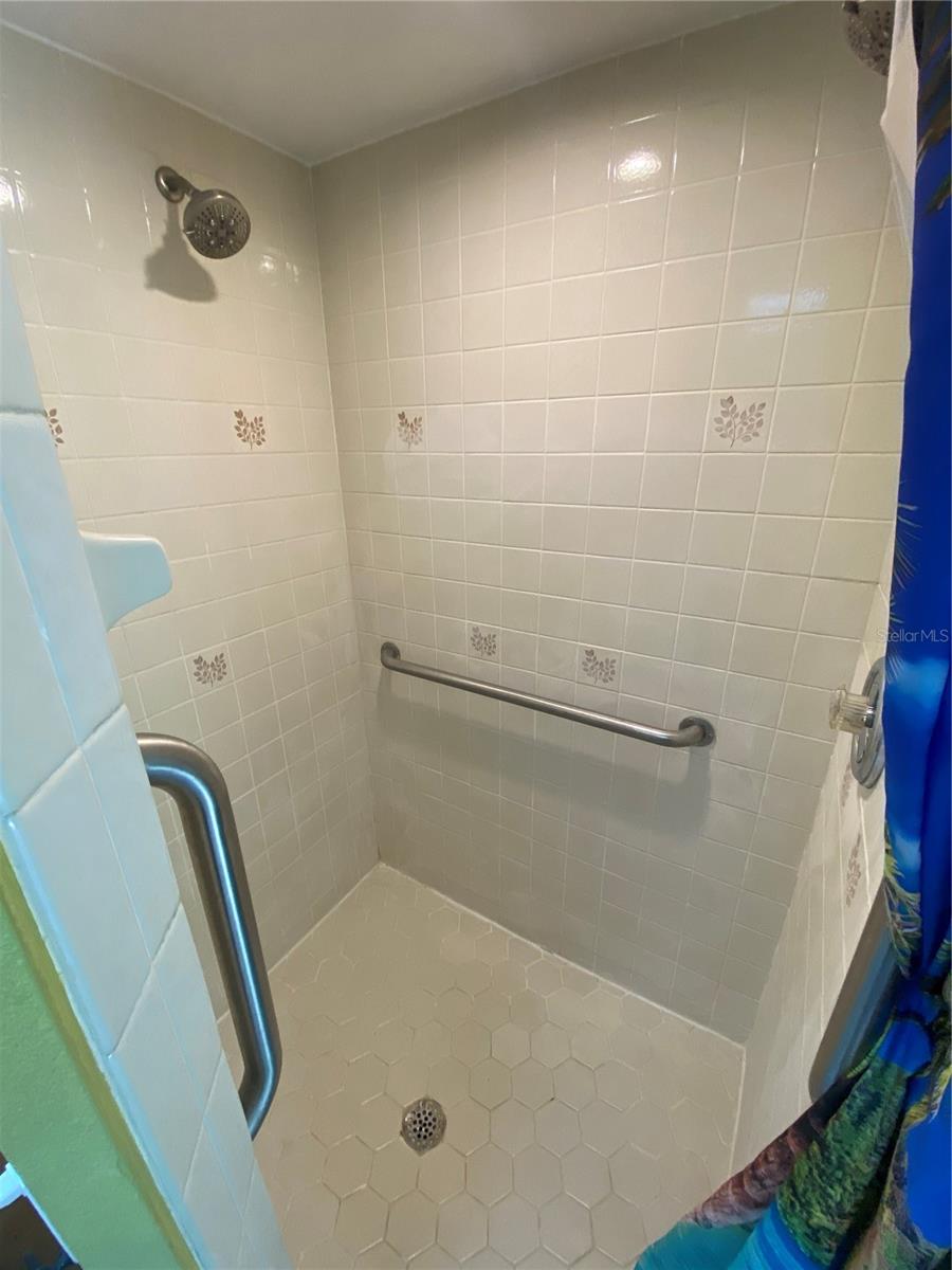 Image 19 of 30 For 18331 Yale Avenue