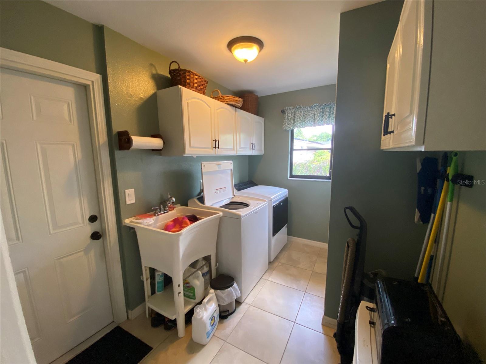 Image 26 of 30 For 18331 Yale Avenue