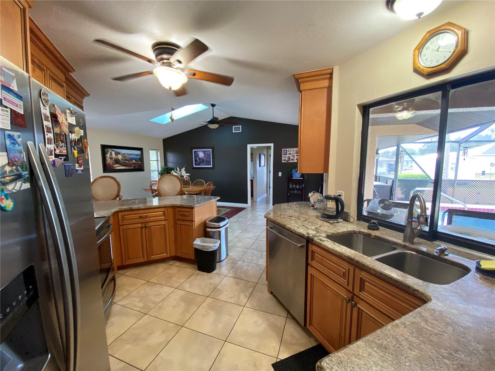 Image 4 of 30 For 18331 Yale Avenue