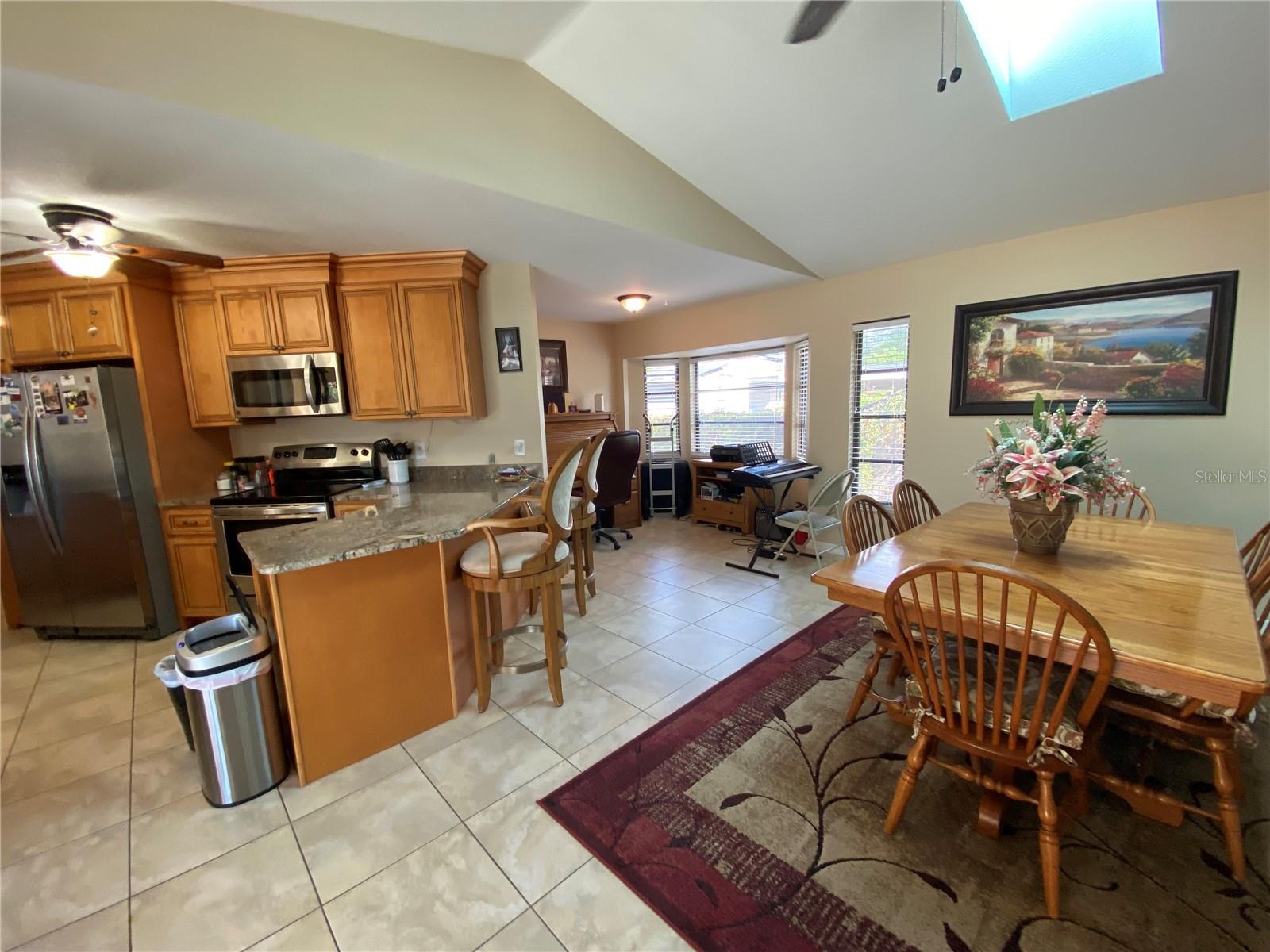 Image 5 of 30 For 18331 Yale Avenue