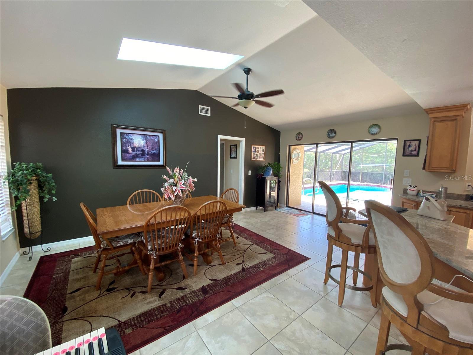 Image 7 of 30 For 18331 Yale Avenue