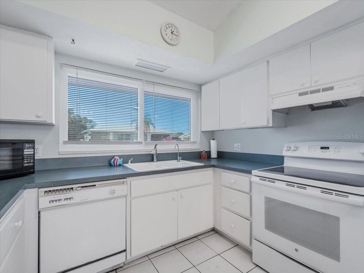 Image 22 of 45 For 151 Emmett Avenue Ne