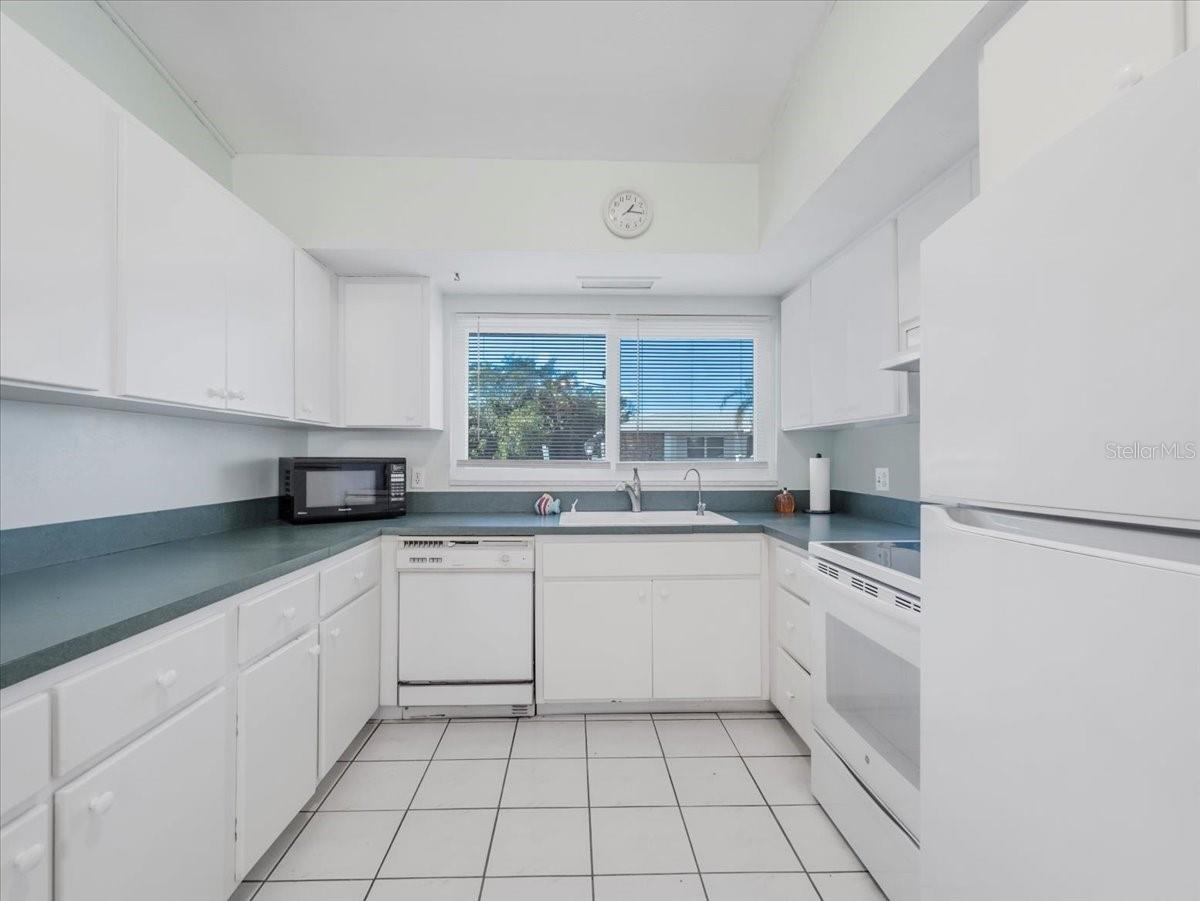 Image 23 of 45 For 151 Emmett Avenue Ne